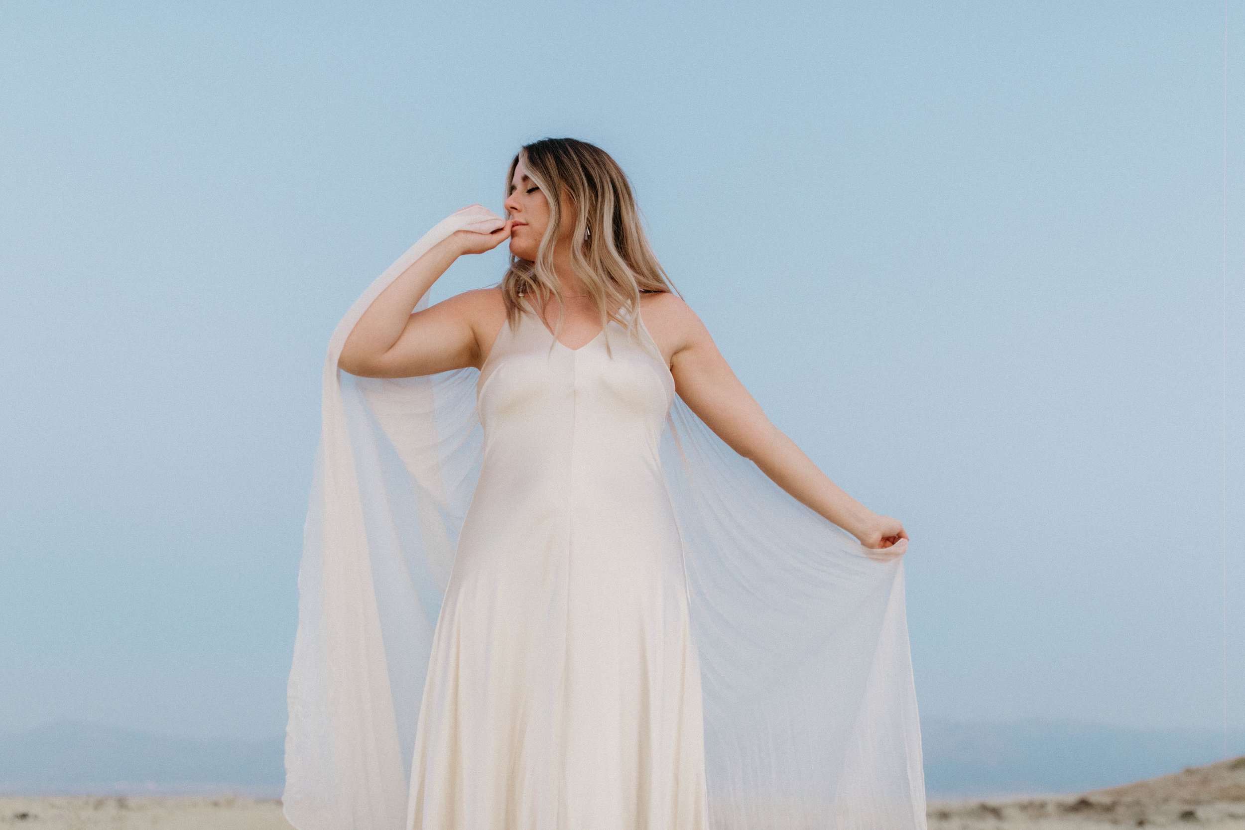  utah outdoor elopement minimal wedding dress 