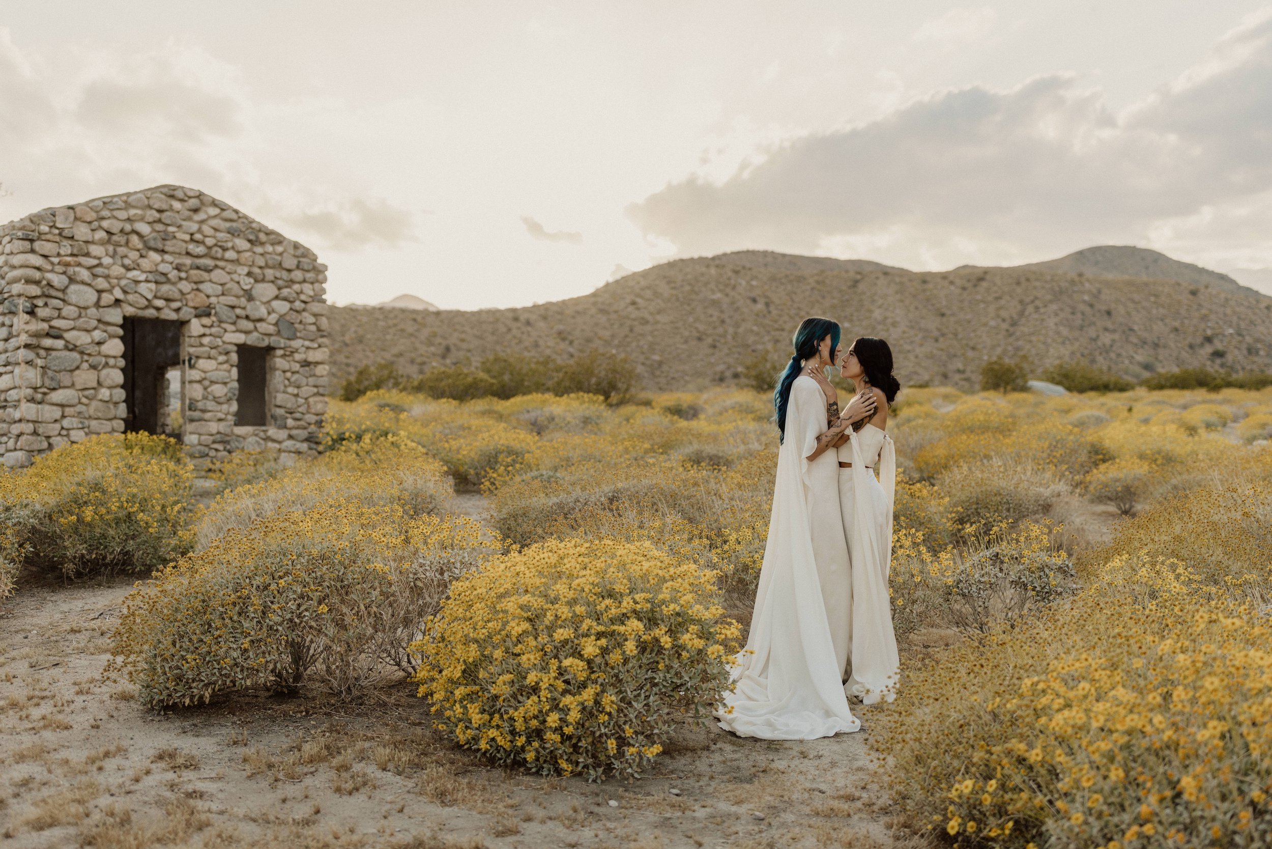  anti bride modern minimal wedding look 