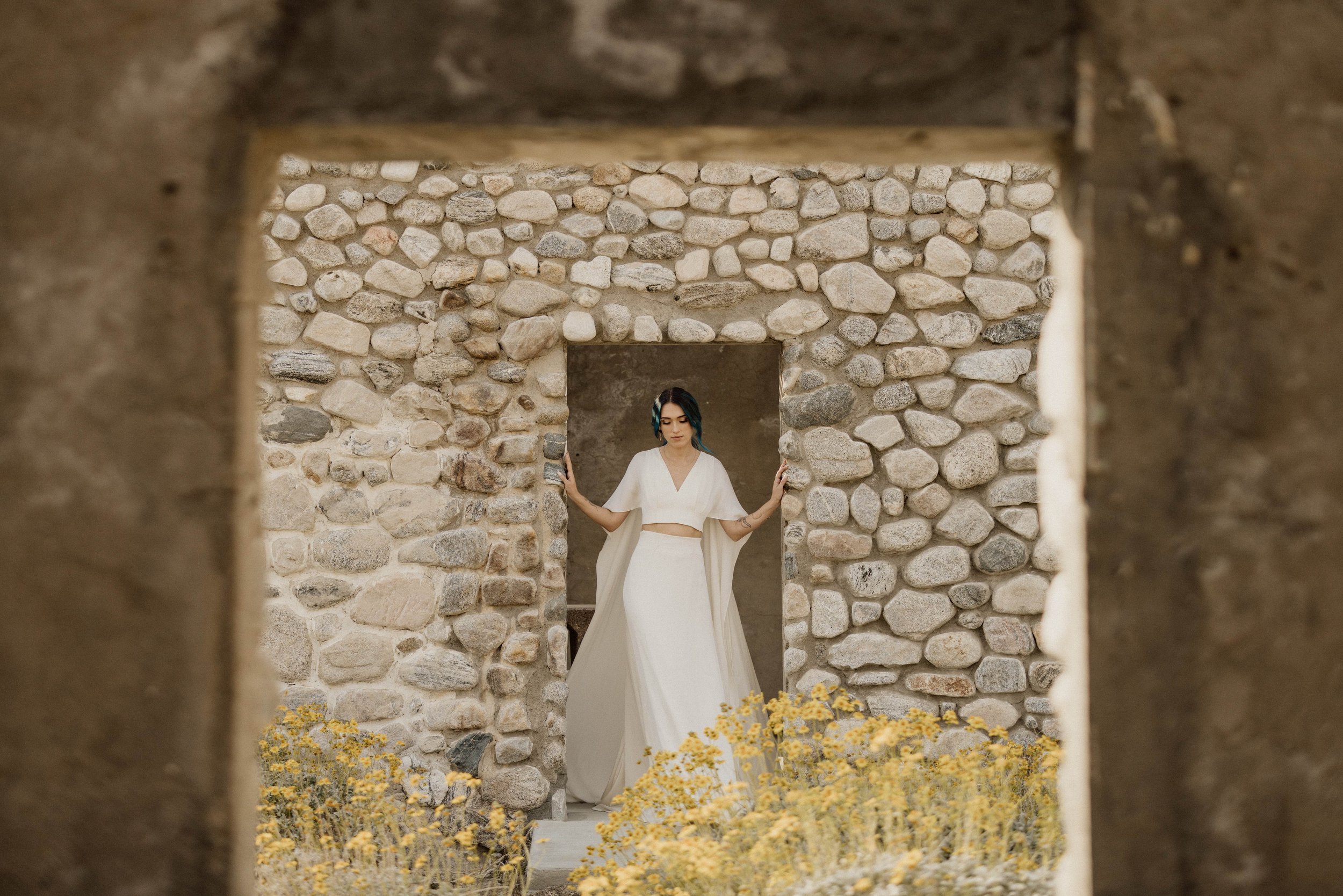  joshua tree desert elopement minimal wedding look 