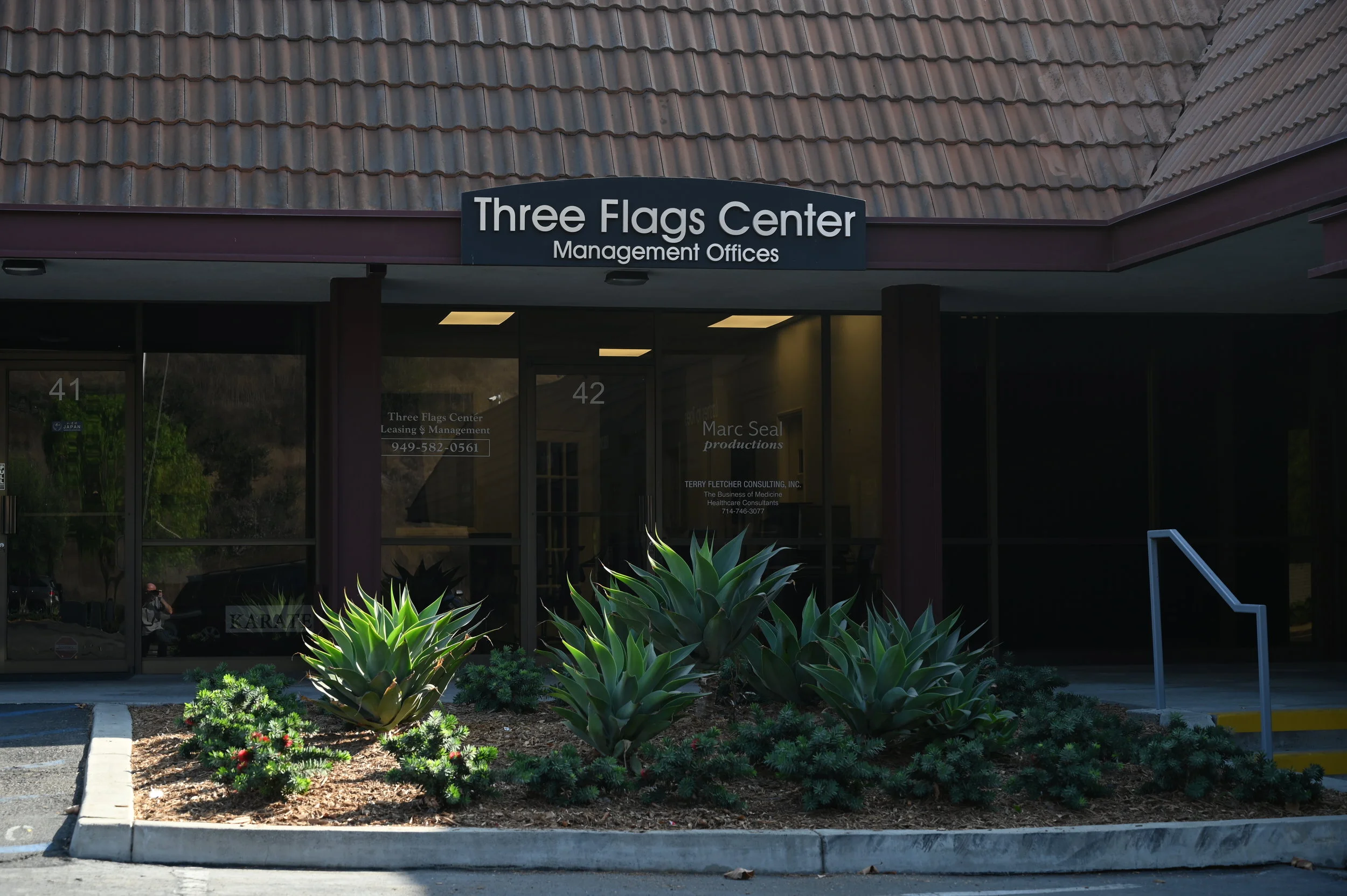 leasing sign.JPG