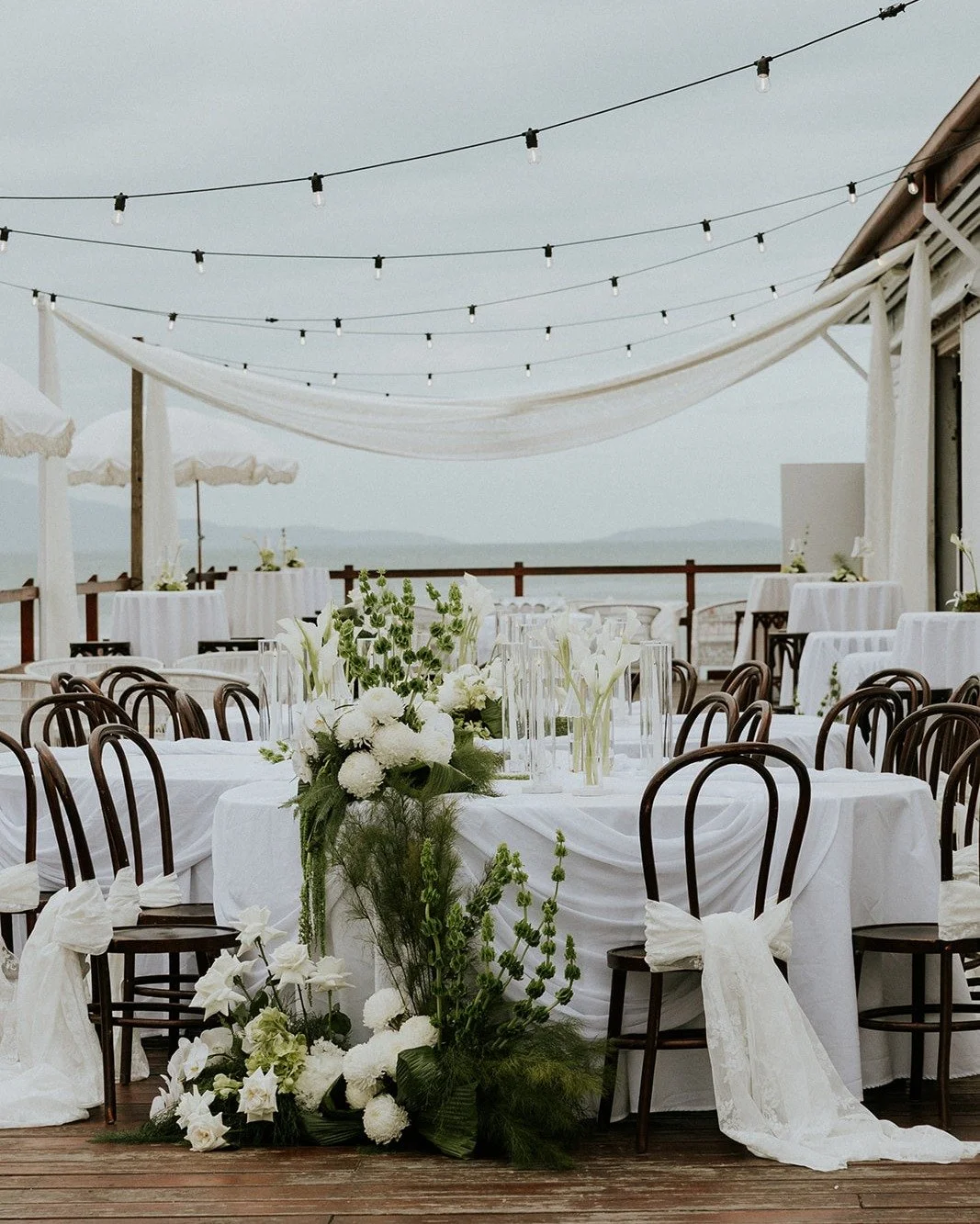 Modern Elegance at The Sugar Wharf. 

Photo credit @sandandsoulphotography 

Florals @the_posy_crew 
Styling, Set up and Coordination @pdweddingsandhire 
Planning and Design @desertrose.styling 

#sugarwharfportdouglas 
 #PortDouglasFlorist #cairnswe