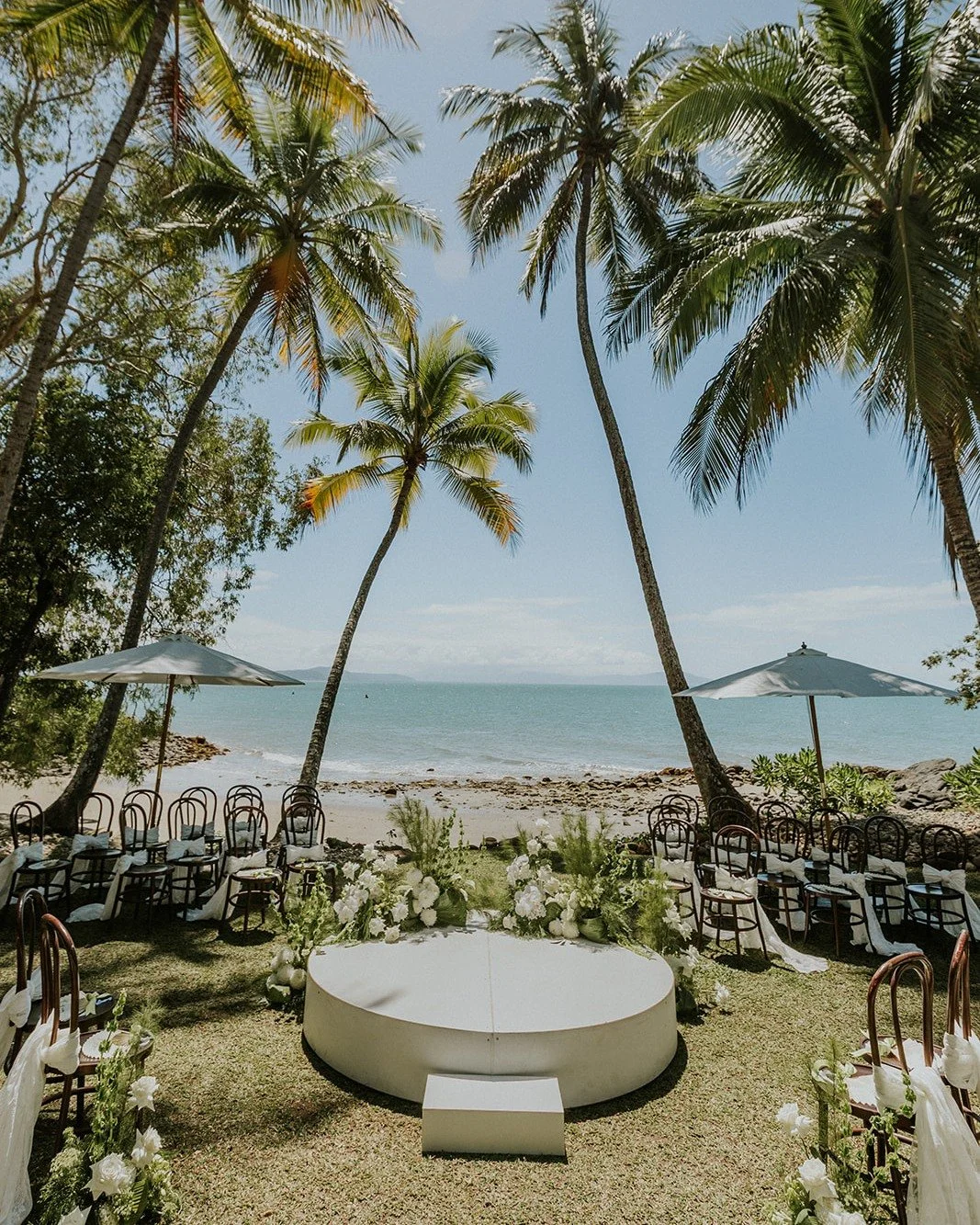 Little Cove had a major zhoosh up for Jemmeah and Adam's Wedding Day. 

Photo Credit @sandragallohairandmakeup 

Florals @the_posy_crew 
Styling, Set up and Coordination @pdweddingsandhire 
Planning and Design @desertrose.styling 

#littlecoveportdou