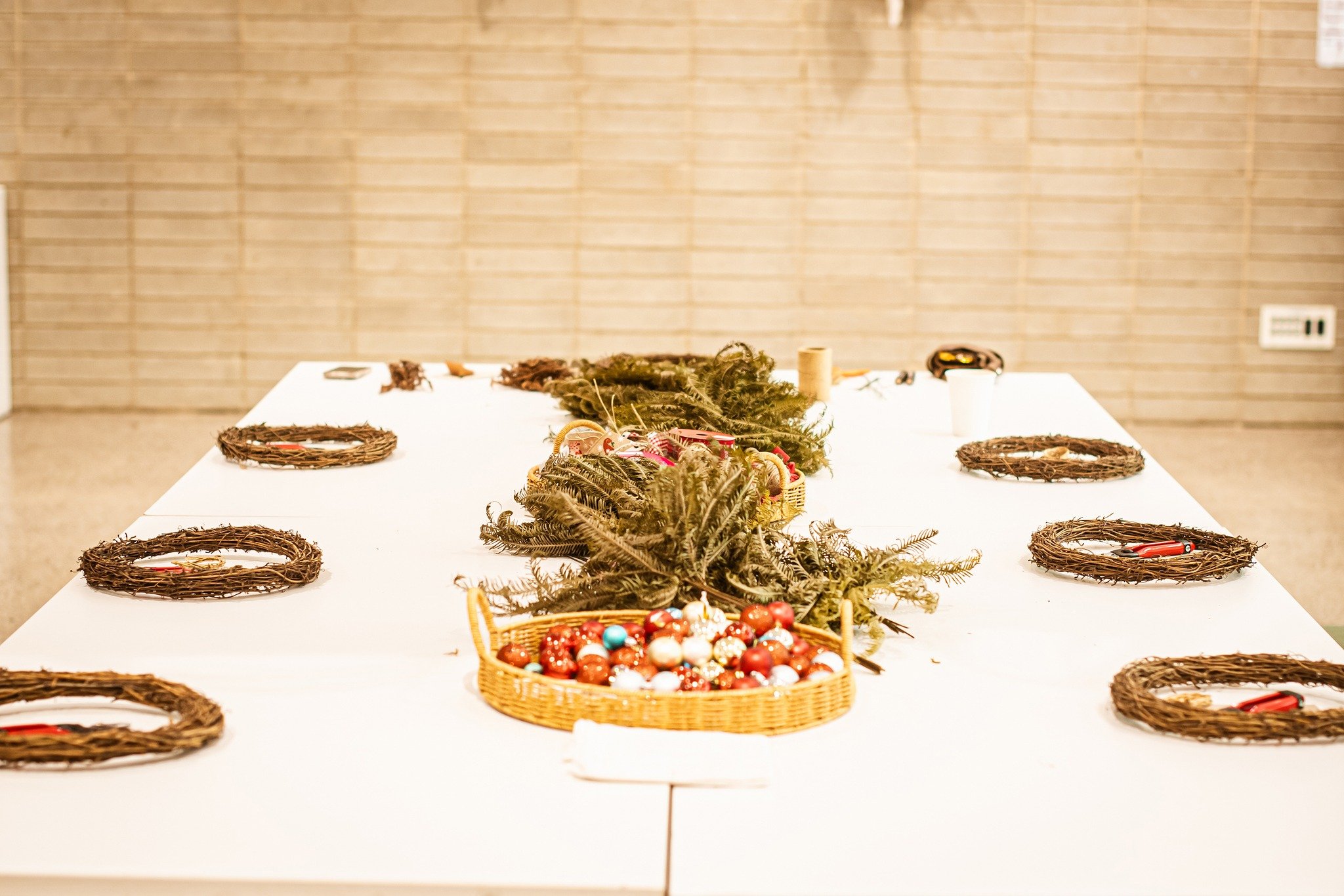 We're waiting for you..! Our Christmas Workshop is all set for Friday 12th Dec and I'd love to see you there. 

This year we will create a Dried Centrepiece base that will also allow for you to place some fresh flowers, to make Christmas dinner just 