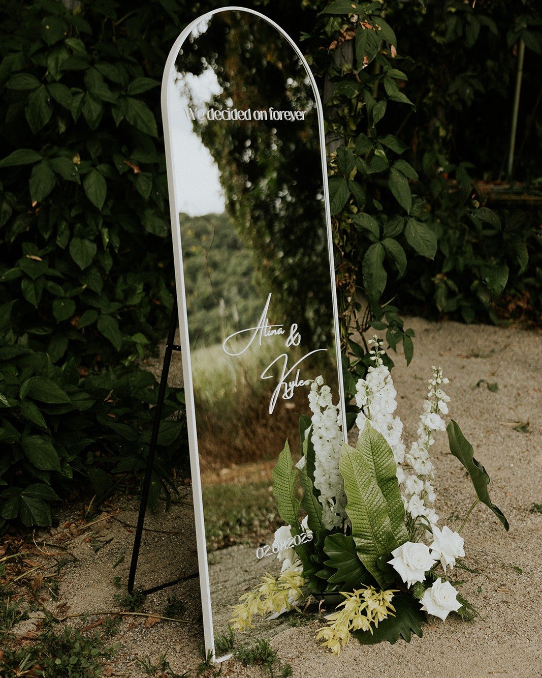 Don't forget to complete the look with Sign Florals, Bar Florals or some small vases scattered around the place.  This was one of my most memorable looks from 2025 and it wouldn't have been so bloody good it it wasn't for these little extra items. 

