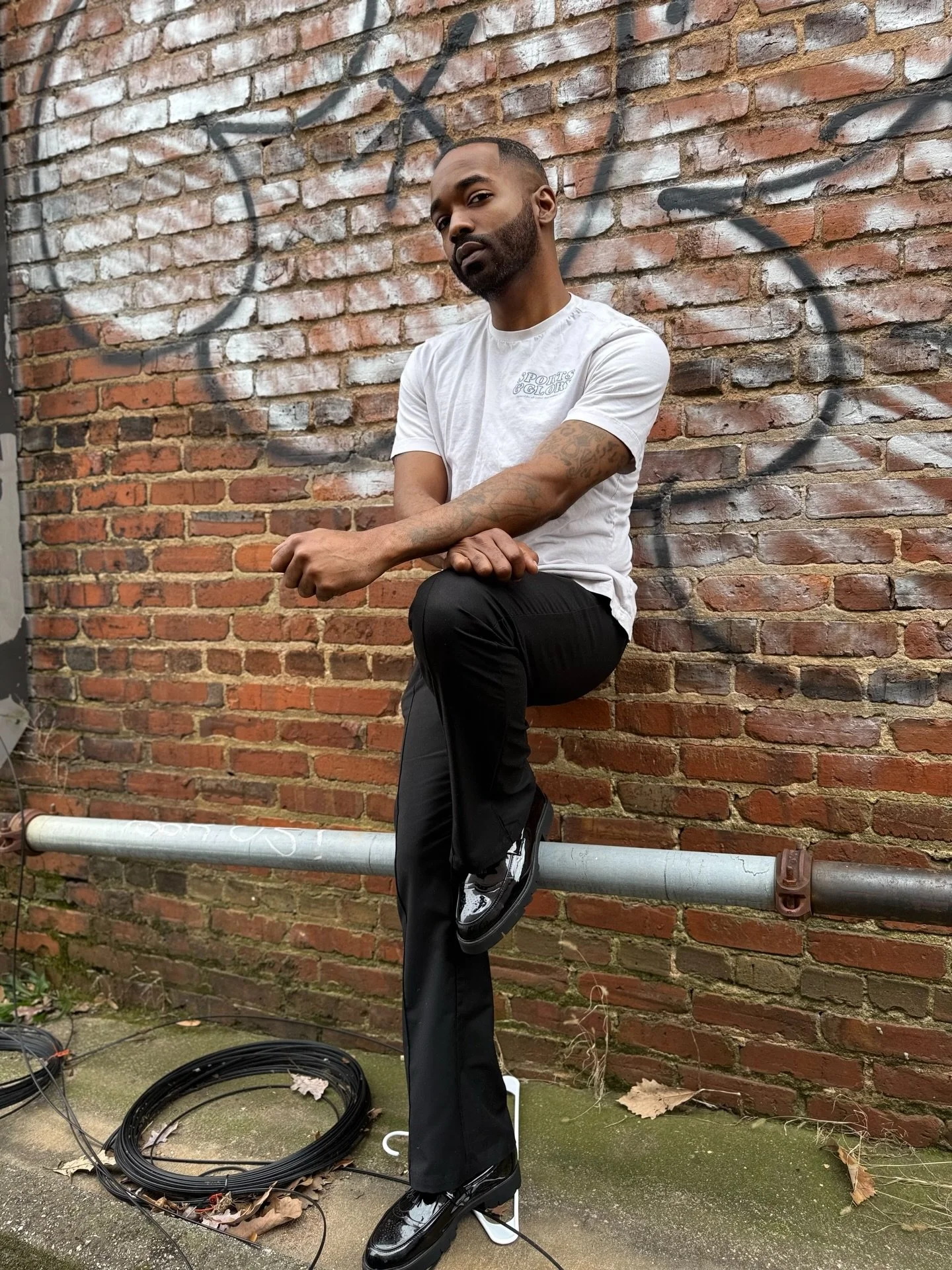 It&rsquo;s a few people that when you see them, you think of me&hellip; because they go so HARD for themselves and then me afterwards! From the day i met @armondis , it was instant connection. This one is my brother from another 🫶🏾✨
📸: @mcflairqut