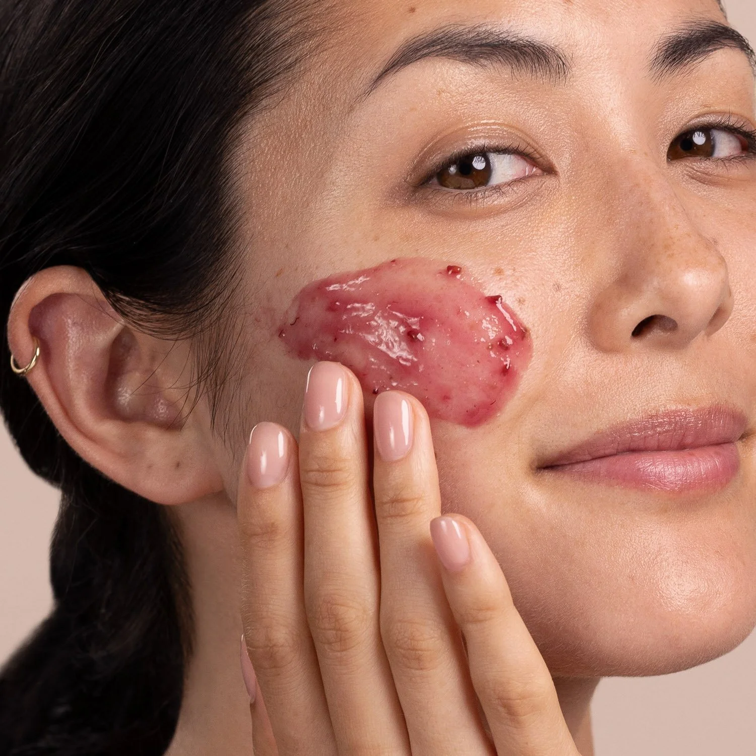 EM227-2227-raspberry-pore-refining-masque-pdp-closeups-1500x1500.jpg
