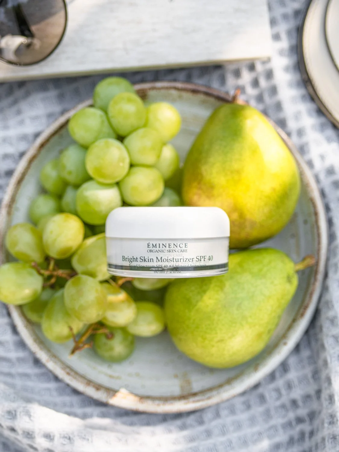EM136-2136-bright-skin-moisturizer-spf-40-pdp-library-image-2-1125x1500.jpg