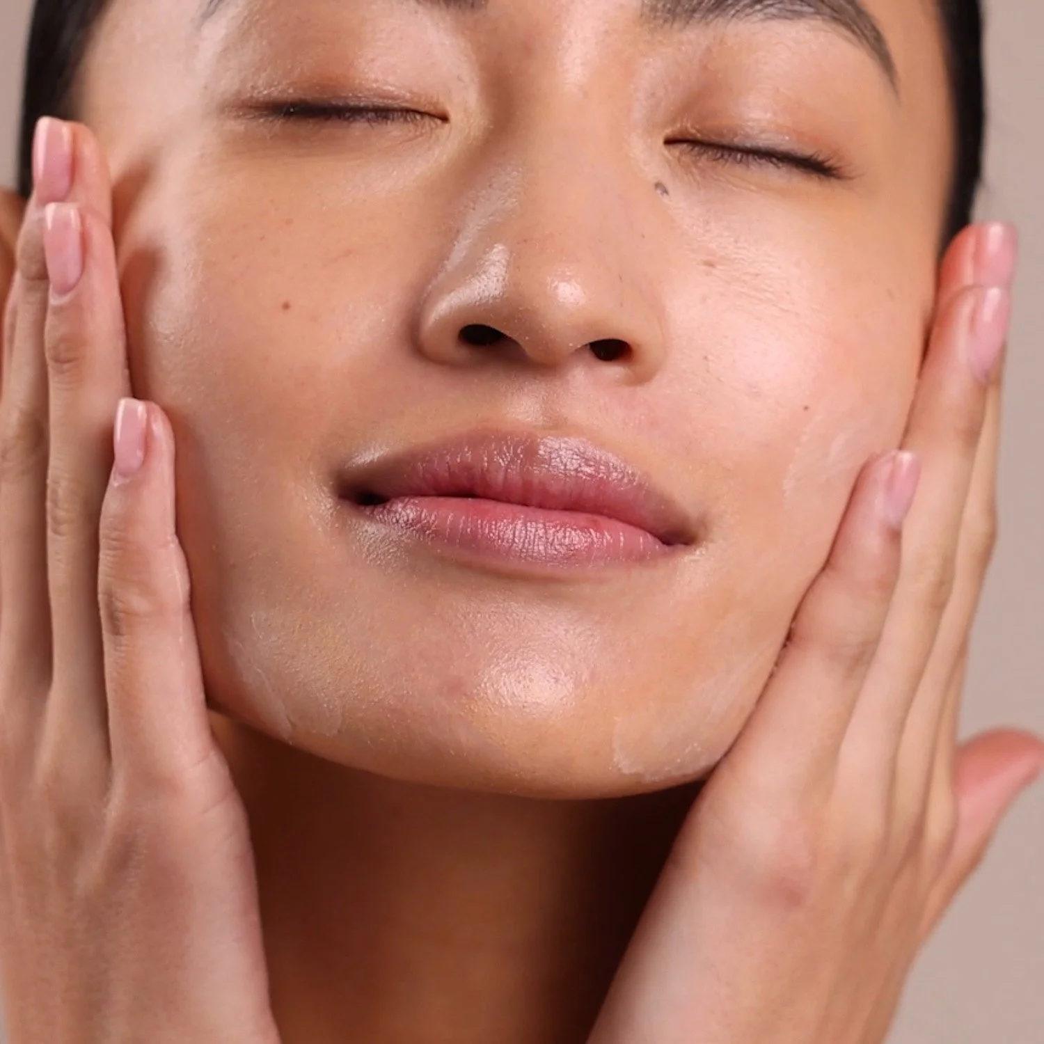 EM129-2129-mangosteen-gel-moisturizer-pdp-close-up-1500x1500.jpg