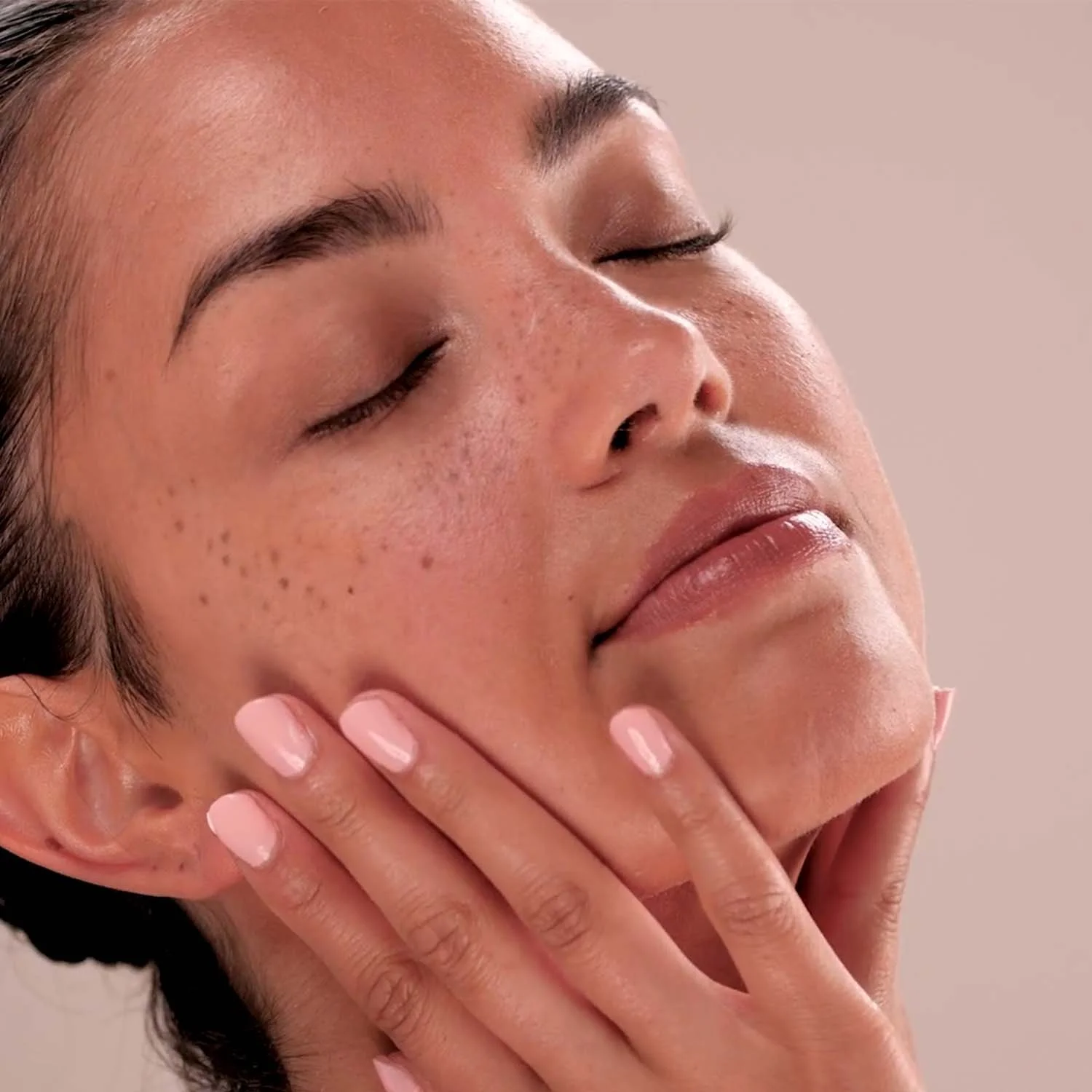 EM195-2195-ashwagandha-ultra-rich-restorative-cream-pdp-closeups-1500x1500.jpg