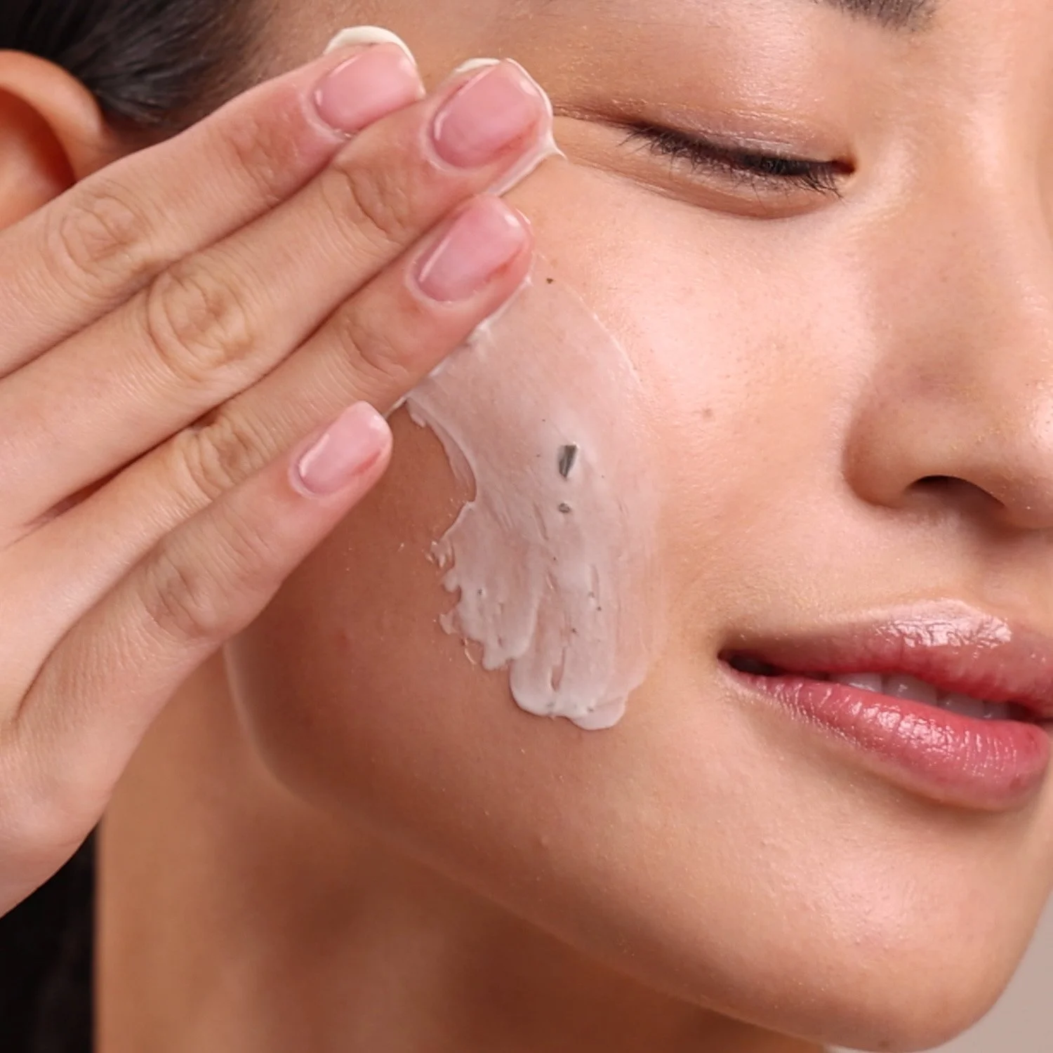EM303-2303-bamboo-age-corrective-masque-pdp-close-up-1500x1500.jpg