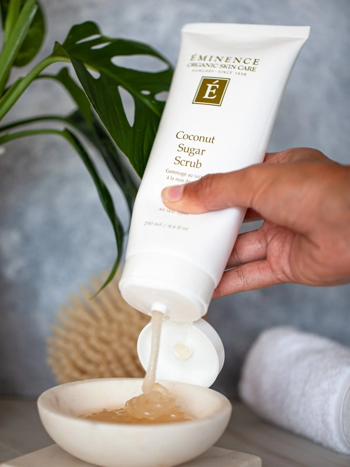 EM213-2213-coconut-sugar-scrub-pdp-library-image-1125x1500.jpg
