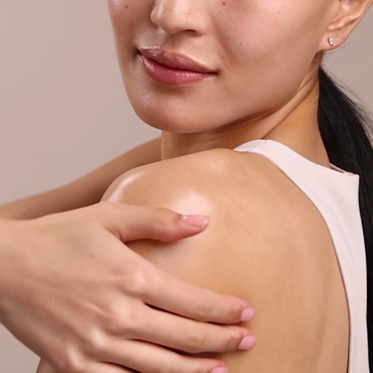 EM170-2170-yuzu-solid-body-oil-pdp-close-up-1500x1500.jpg