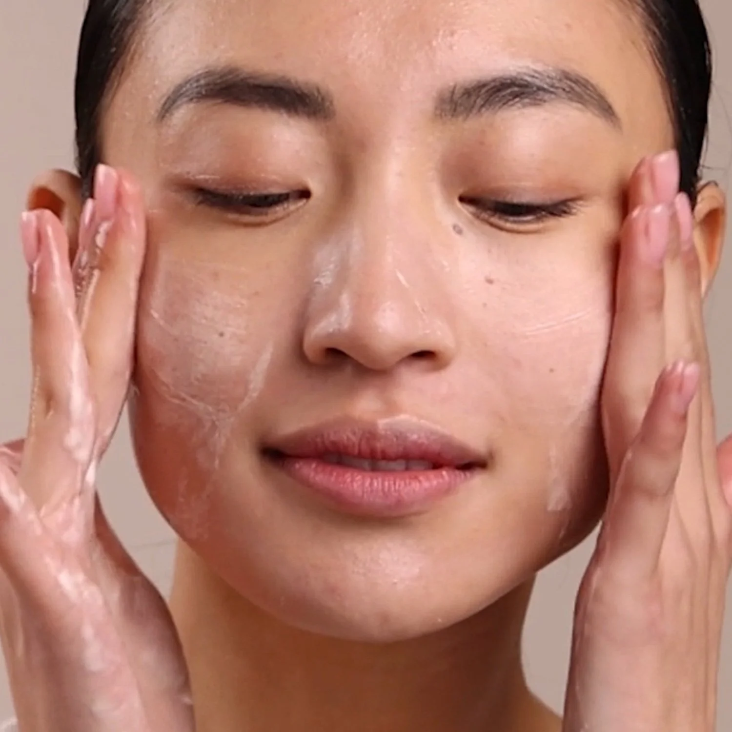EM330-4330-mangosteen-daily-resurfacing-cleanser-pdp-close-up-1500x1500.jpg