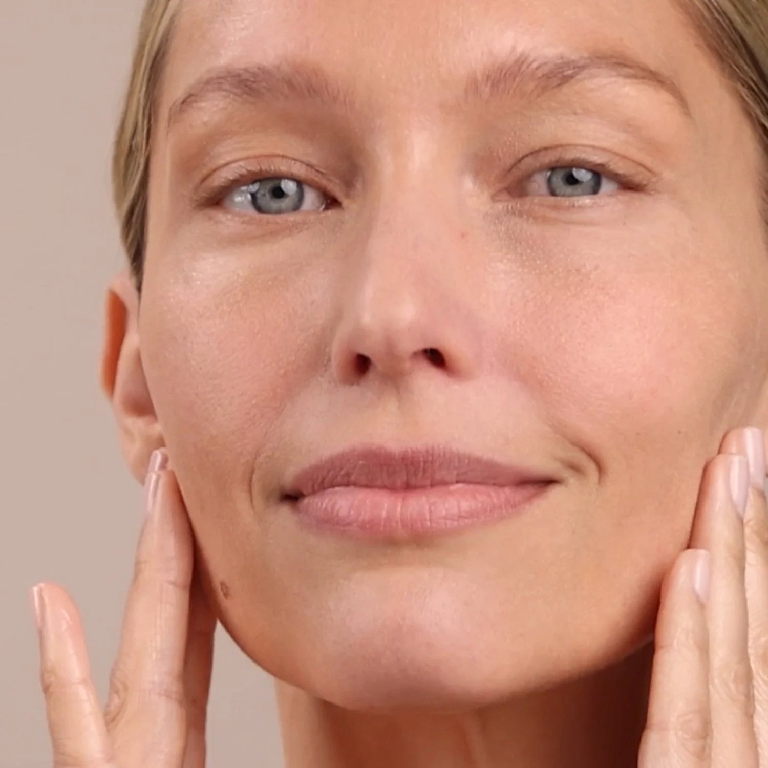 EM44-144-stone-crop-serum-pdp-close-up-1500x1500.jpg