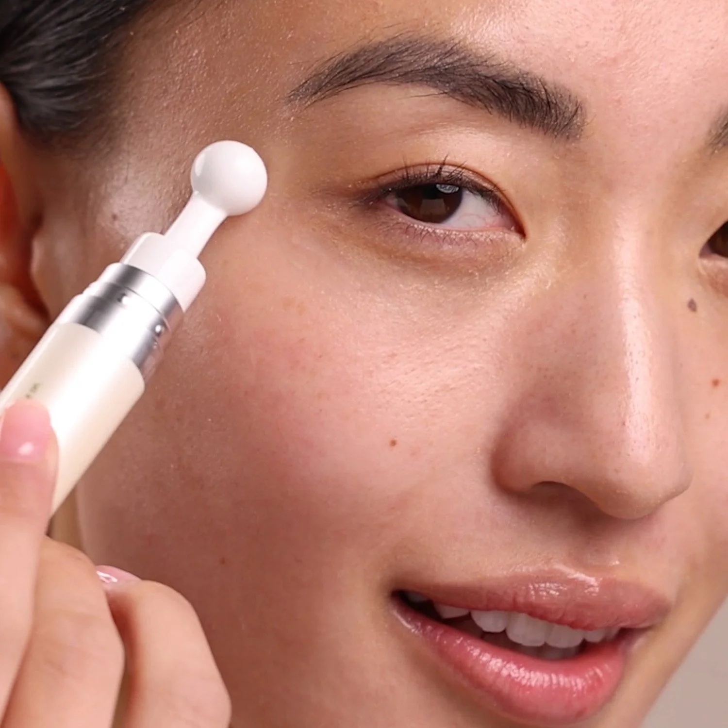 EM322-1322-hibiscus-ultra-lift-eye-cream-pdp-close-up-1500x1500.jpg
