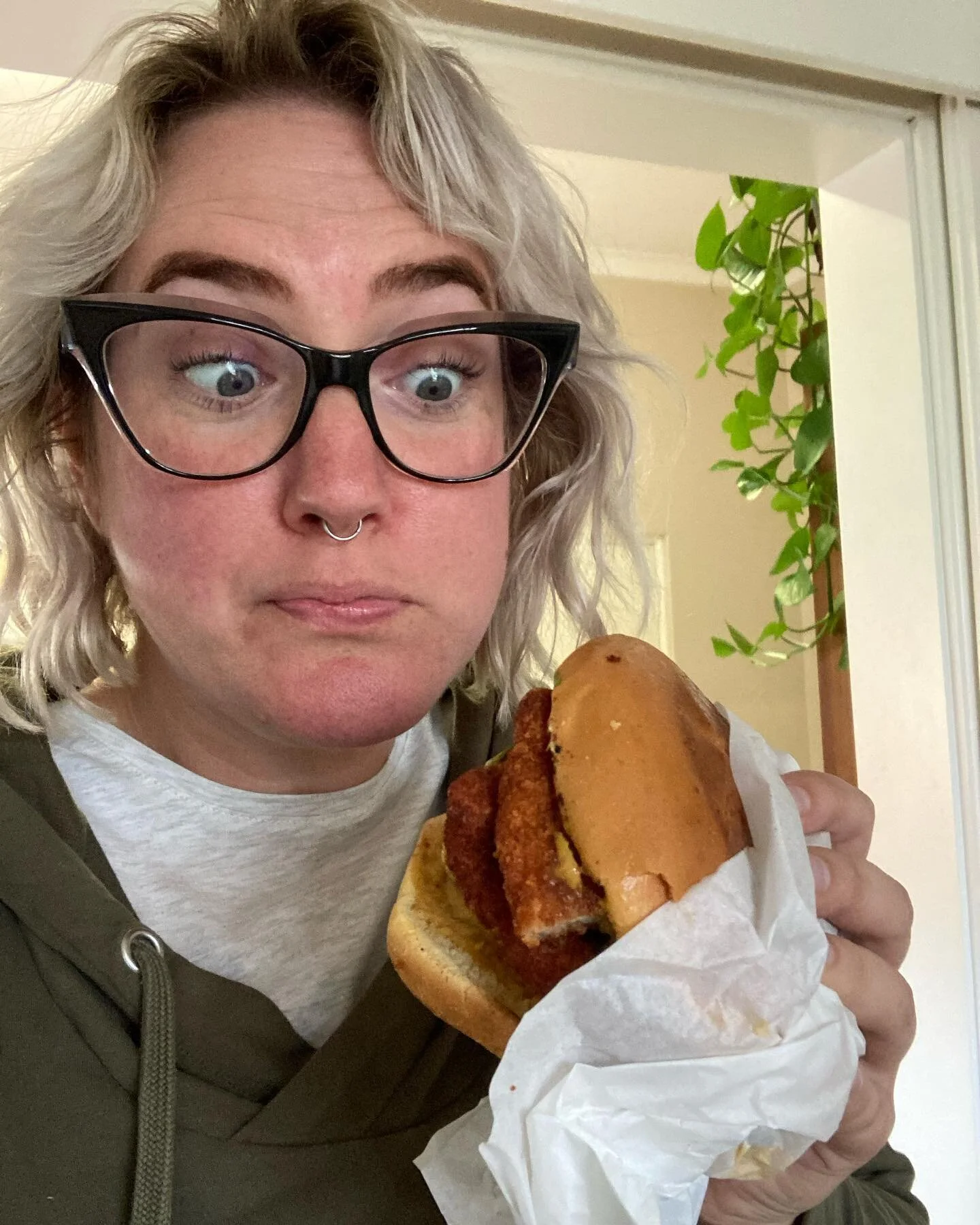 While I was in Adelaide this year I had the privilege of performing for a the beautiful charity @sammydfoundation 
Today I&rsquo;m eating my first ever Schnitty to help raise money for #schnitty4sam 😎

I got a Schnitty Burger and it&rsquo;s effin&rs