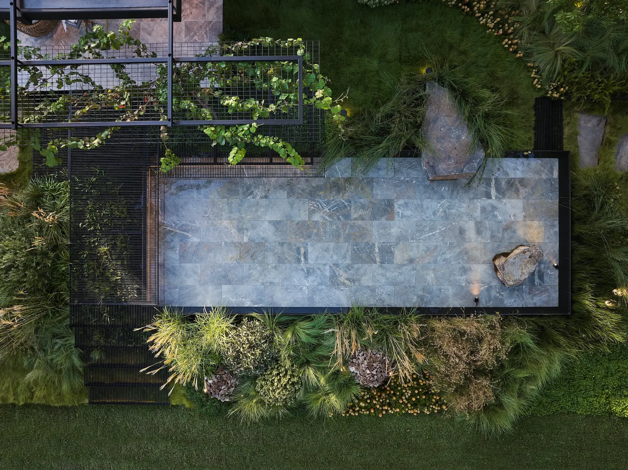 ǝ'skāp-paving-melbourne-international-flower-garden-show-©ERIKHOLT.webp