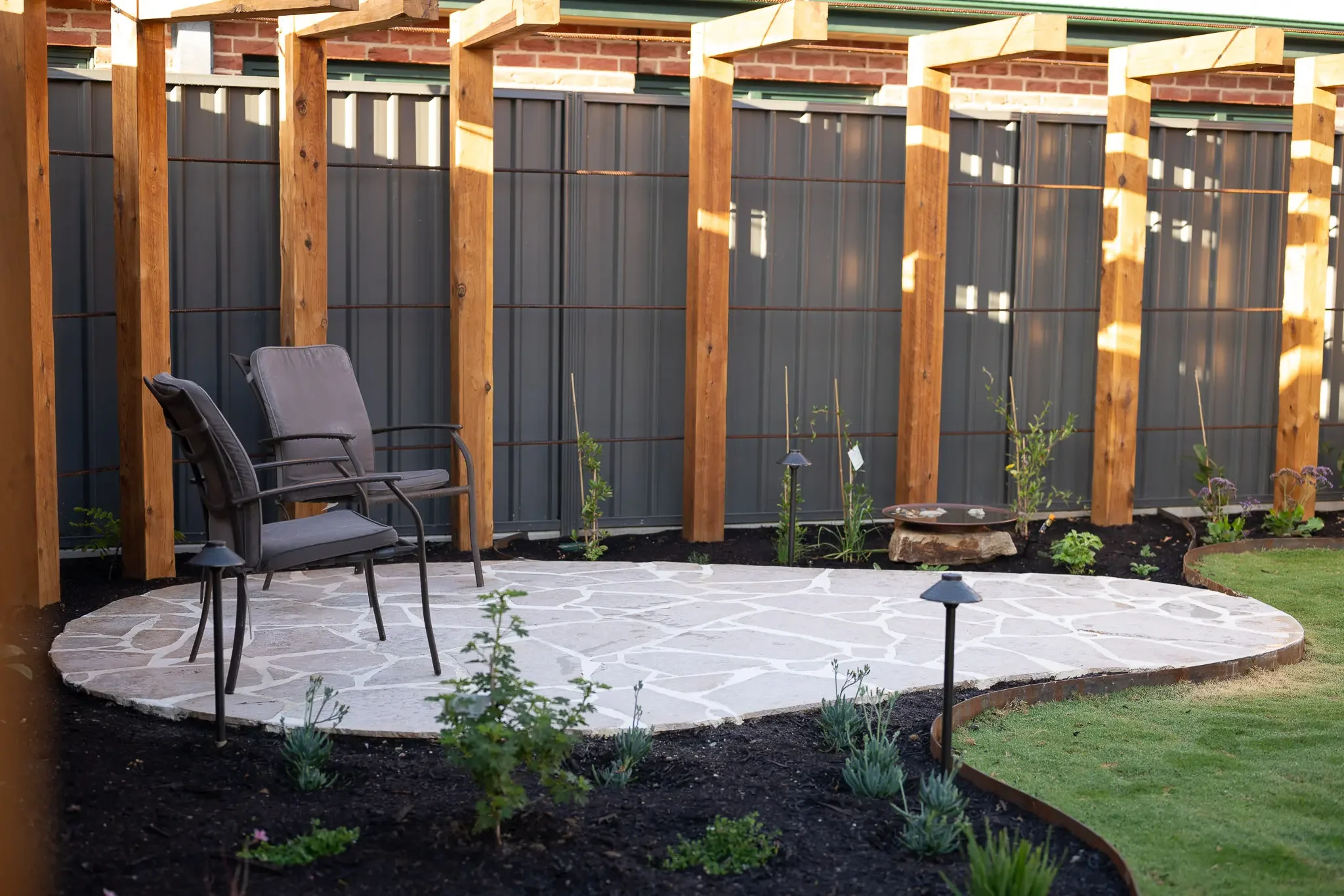 Curved crazy-paved coffee patio