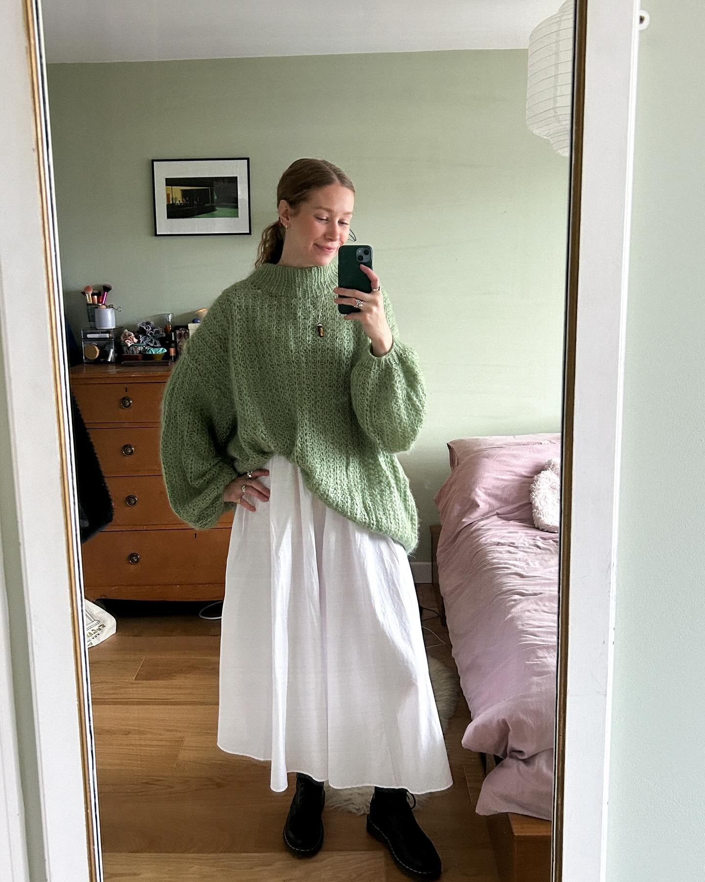 Some of the sweetest moments from October 🍁
1. My favourite outfit from the month 💚 jumper knit 🧶 my lovely Grannie❣️
2. The best coffee and matcha moments thanks to @delonghiuk *gifted 🍵
3. B&rsquo;s birthday, the first birthday in our new home!