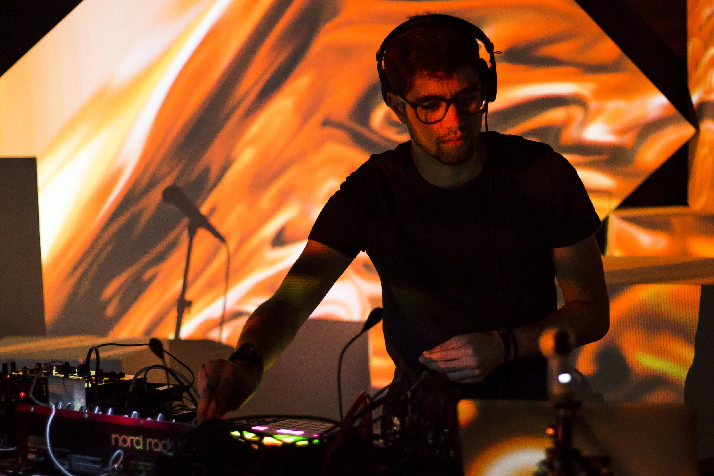 Synth Sessions com Newoas (BRA)