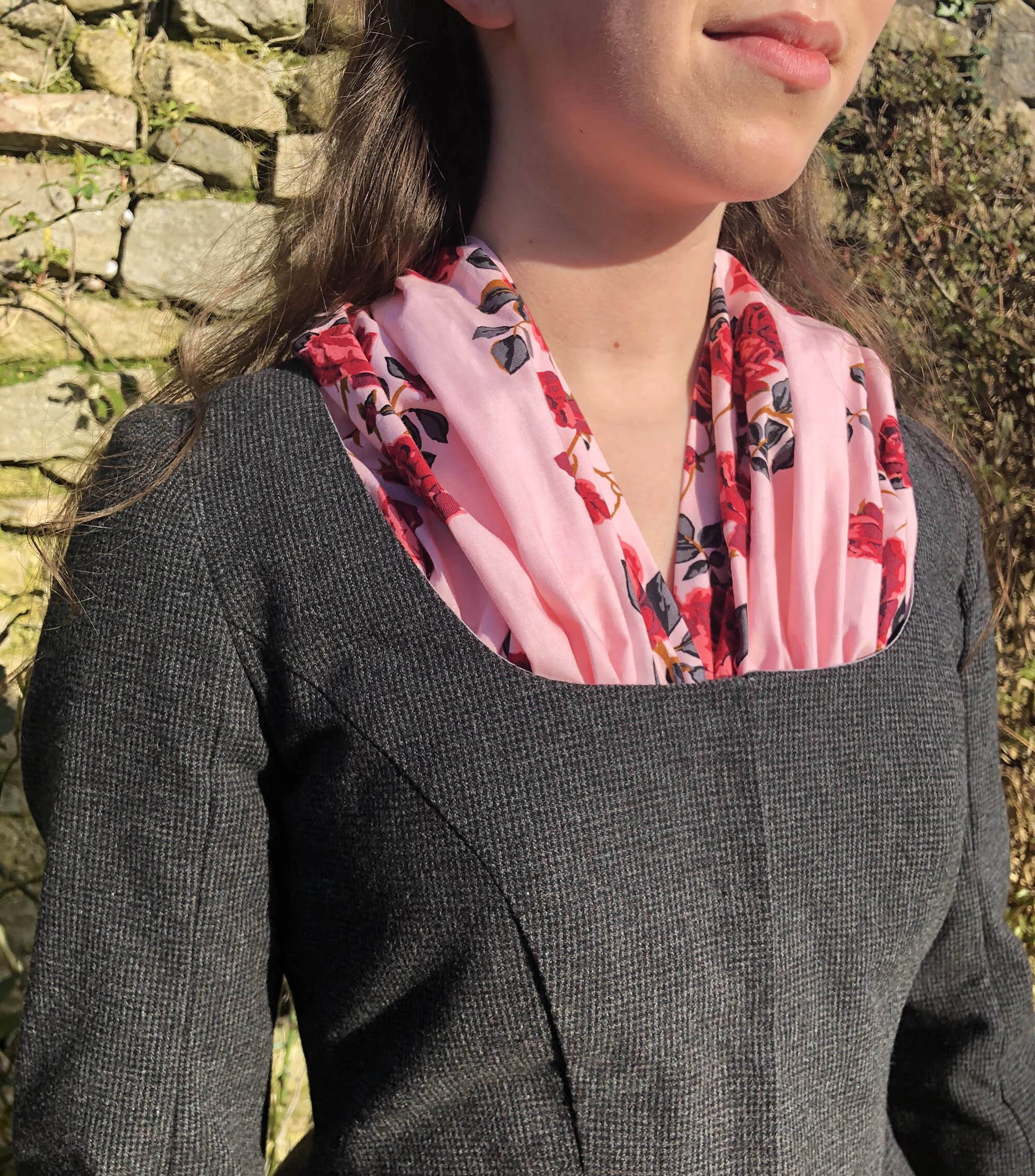 The neck scarf is attached to the betgwn bodice with pop fasteners.