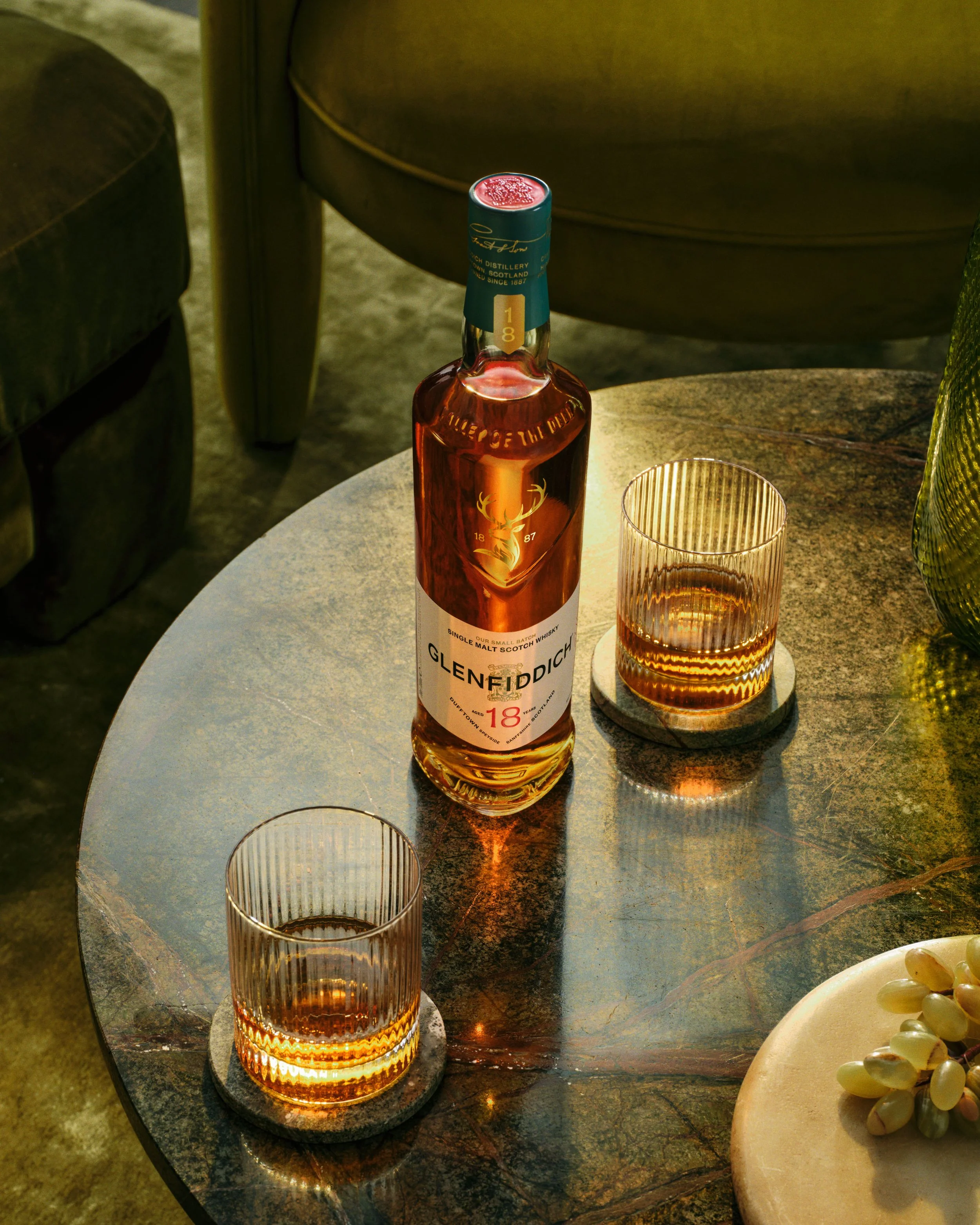 260317_GlenfiddichBVI_IP_OccasionHomeBar_18yrold-BottleServe-777-Main_v2RGB copy.jpg