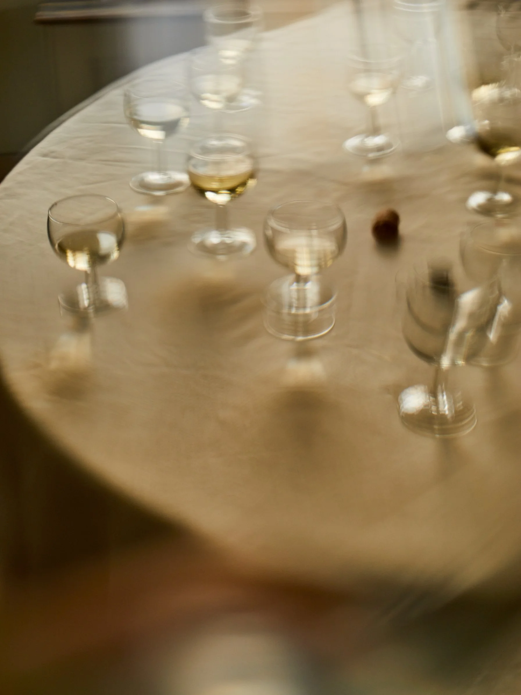 DinningTables_417.jpg