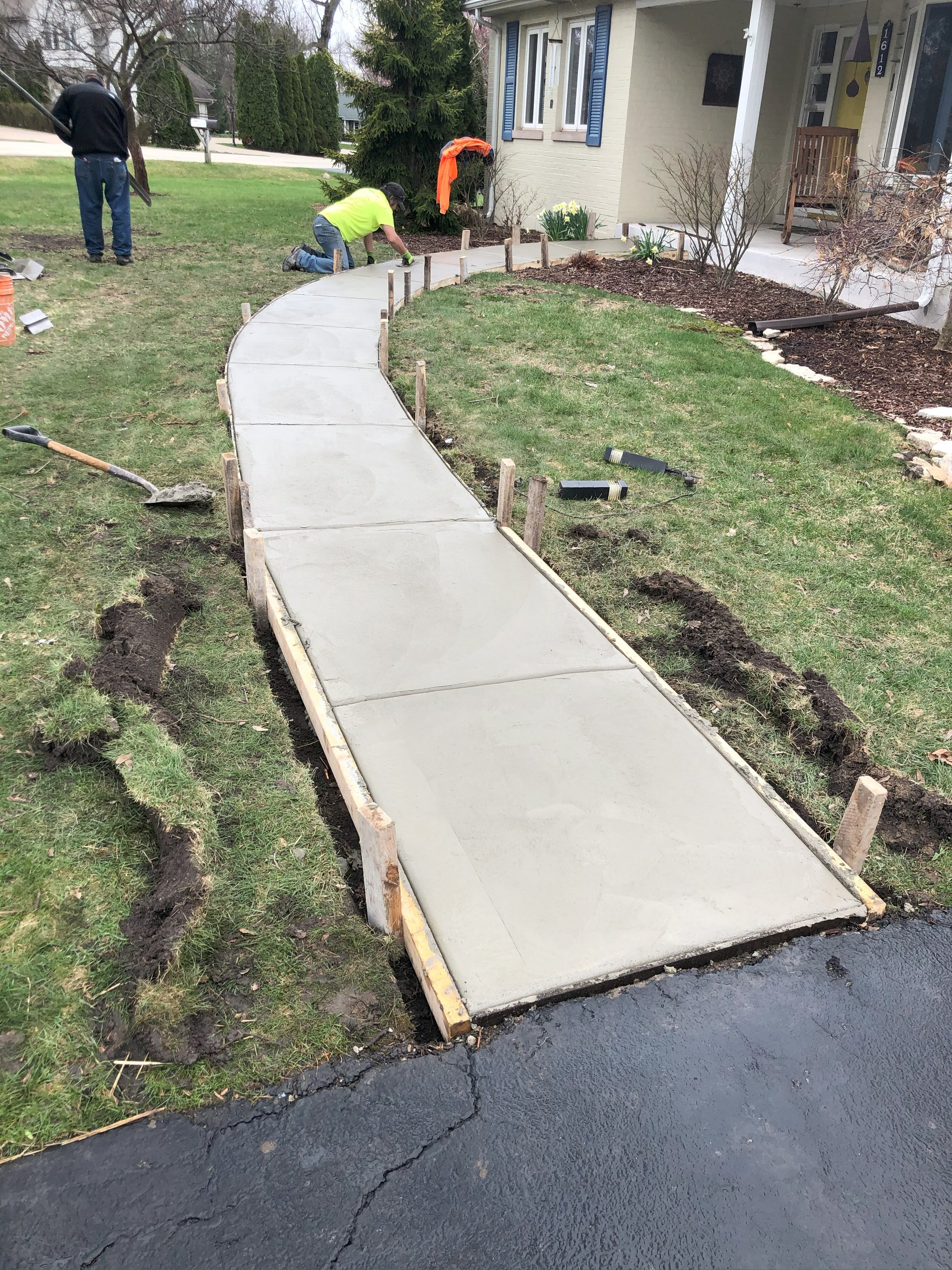 Residential driveway, sidewalk, and patio repair and installation