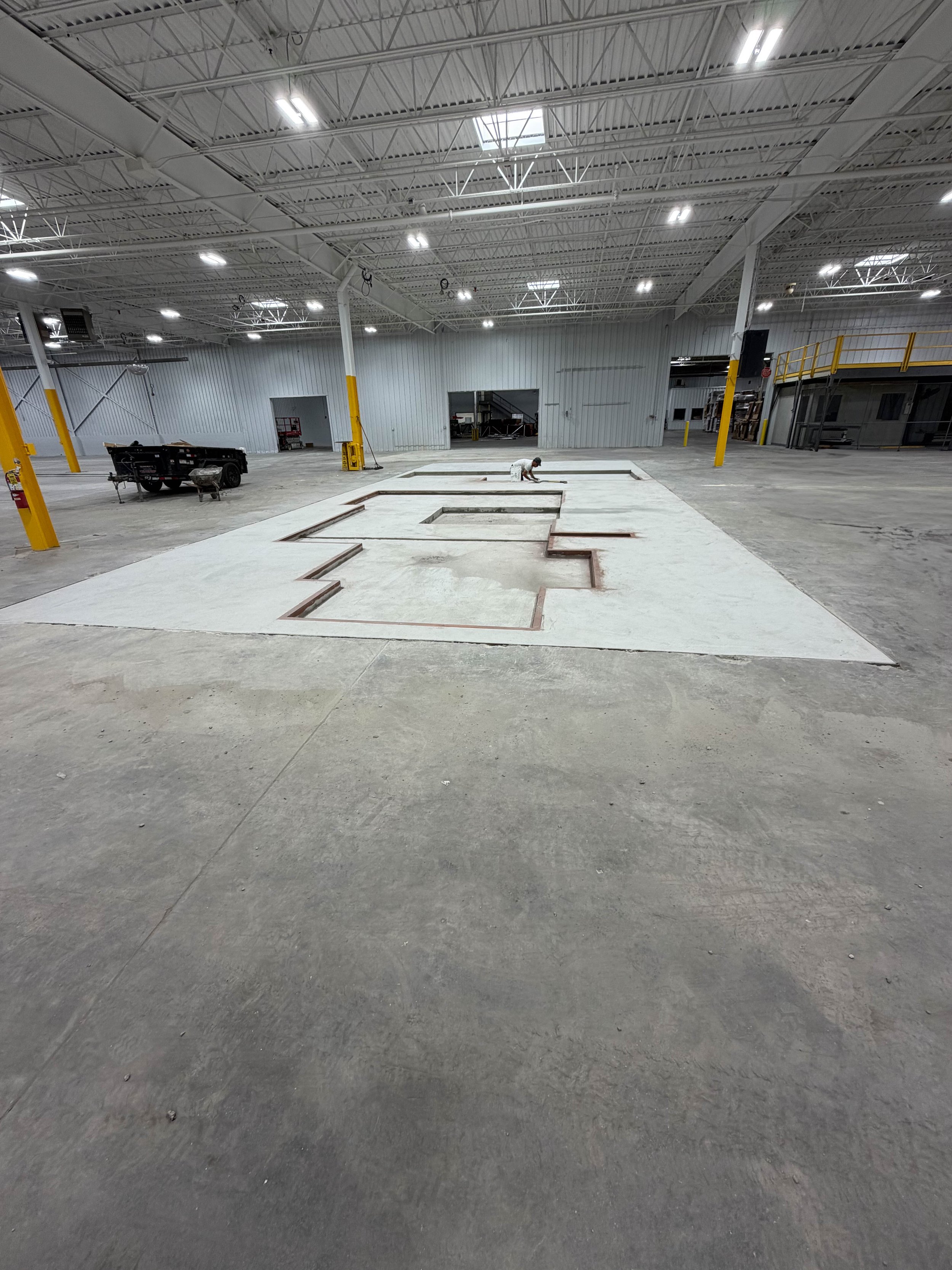  Industrial flatwork installation in Chicago, designed for high-traffic environments. 