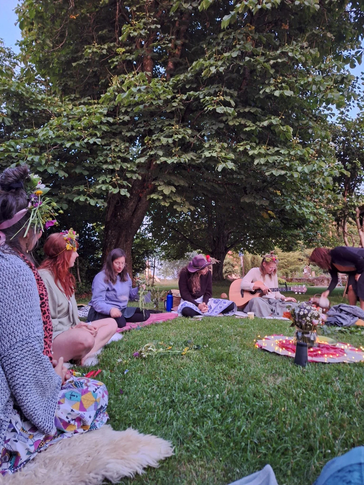 Frauenkreis und magisches Orakel beim "Tag der offenen Türe" im Bewegungsraum Oberdorf 