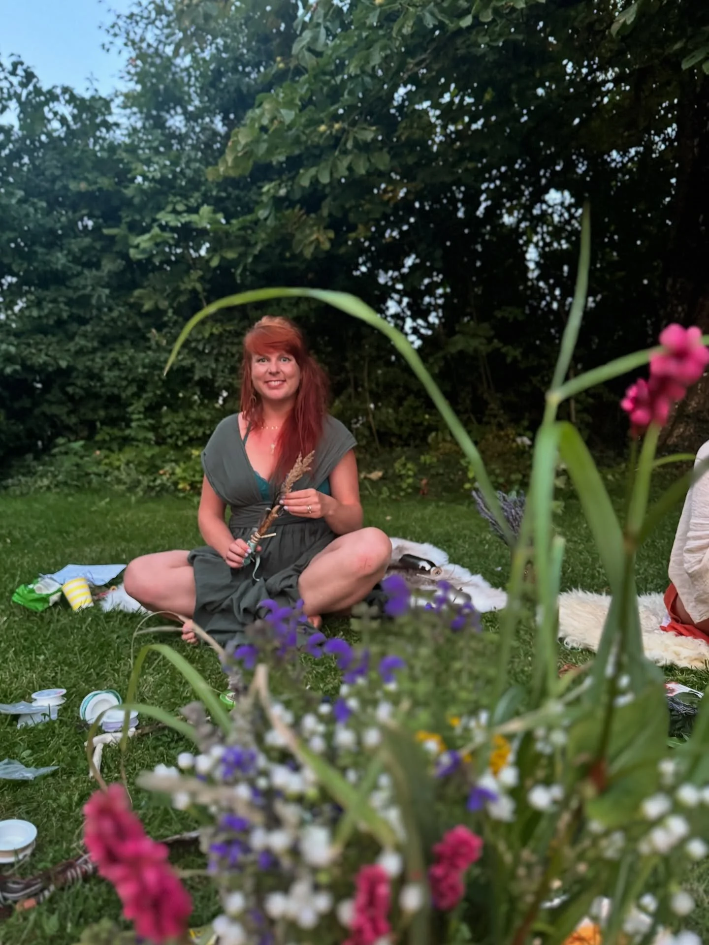 🌺 Miteinander Bewusstsein einladen, kreieren, genie&szlig;en, einander inspirieren, aus der Freude heraus sch&ouml;pferisch gestalten 🌺

Ich liebe liebe liebe das Halten von meinen &bdquo;Honigweib&ldquo; Frauenkreisen &hearts;️.

Heute ging es um 