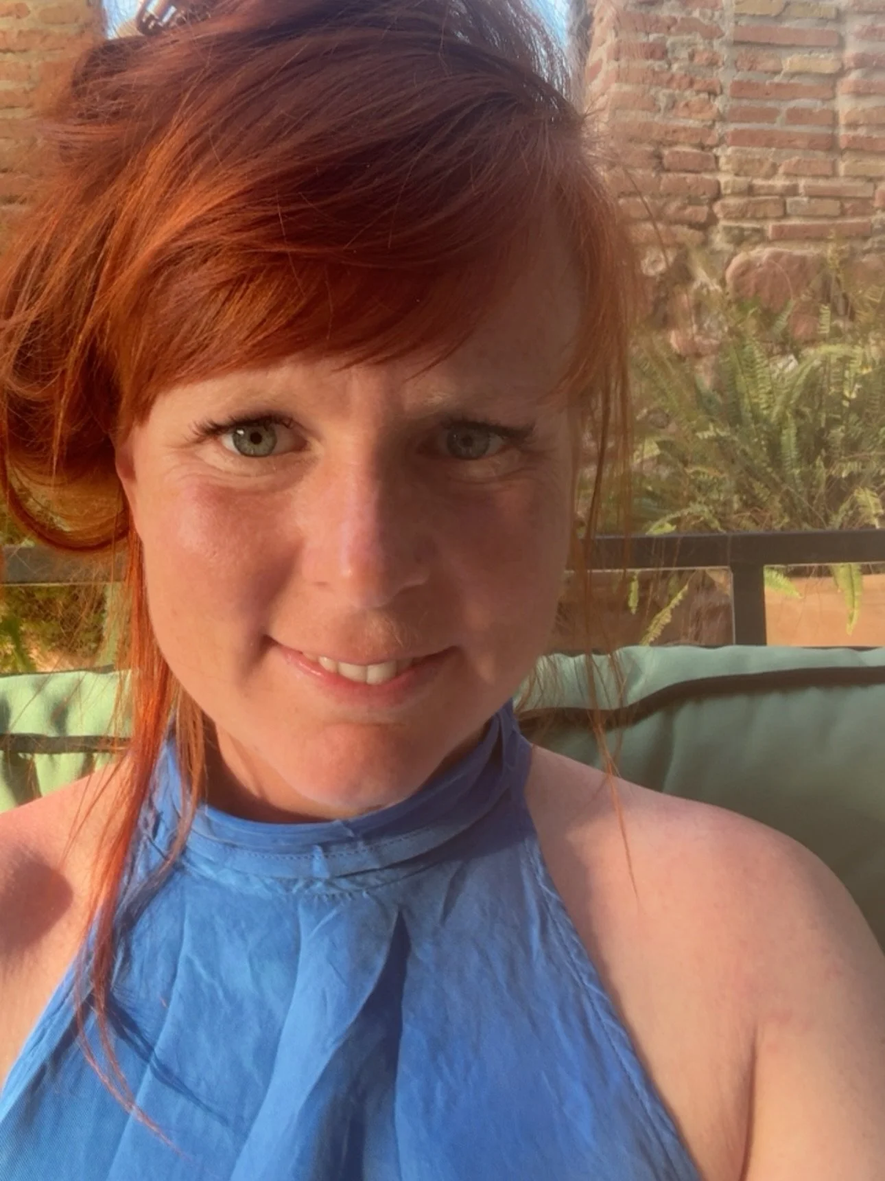🌺 Das Aufl&ouml;sen der Identit&auml;t der Frau, die &bdquo;alles h&auml;lt&ldquo; und liebevolle Selbstf&uuml;hrung

In den letzten Monaten stiebt eine Identit&auml;t, die mir jahrelang vertraut war. 

Ich f&uuml;hle in mir, was sich bei vielen mei