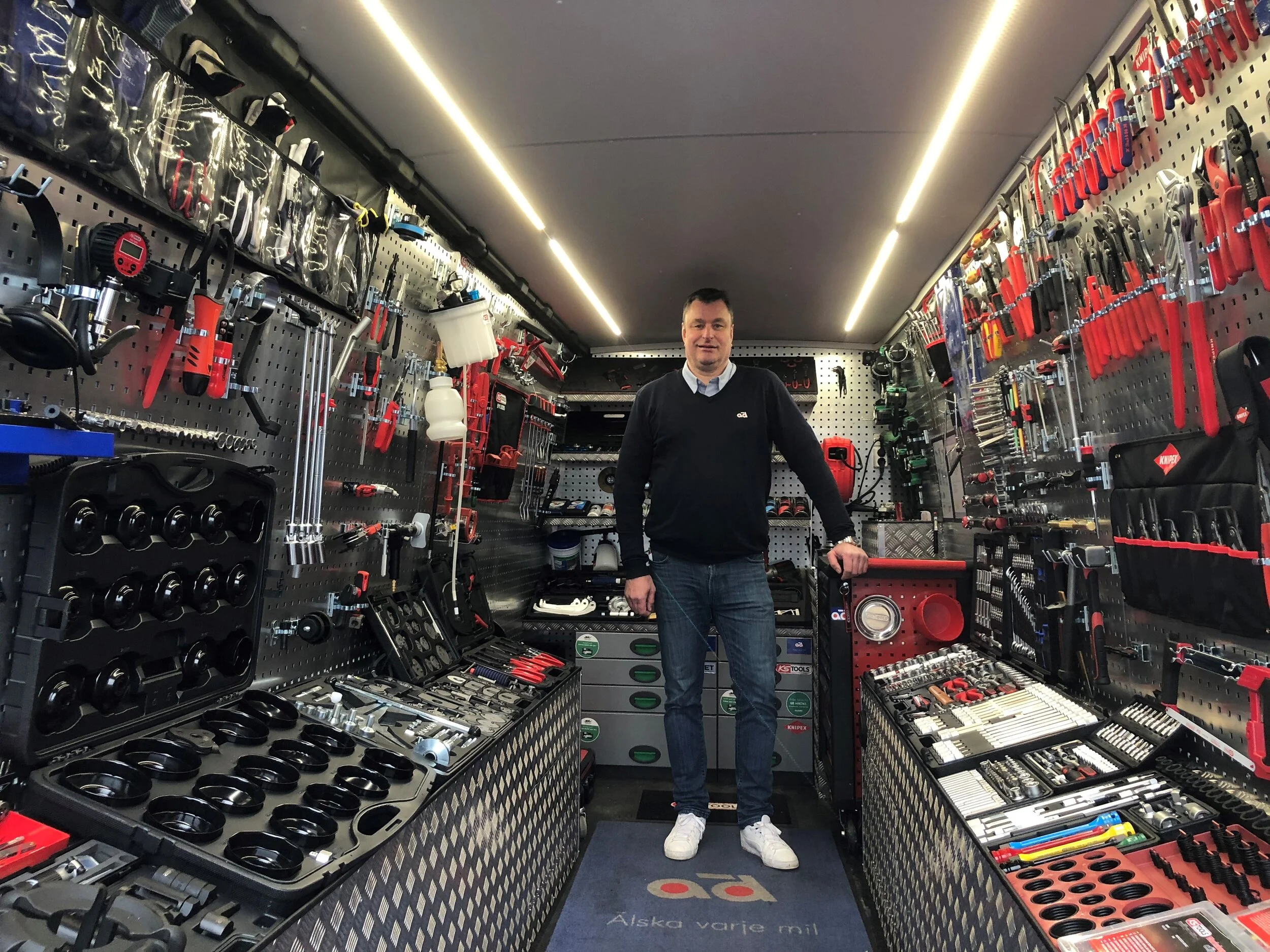 KS Tools AD-bildelsbussen besöker Battsam ett par gånger om året!