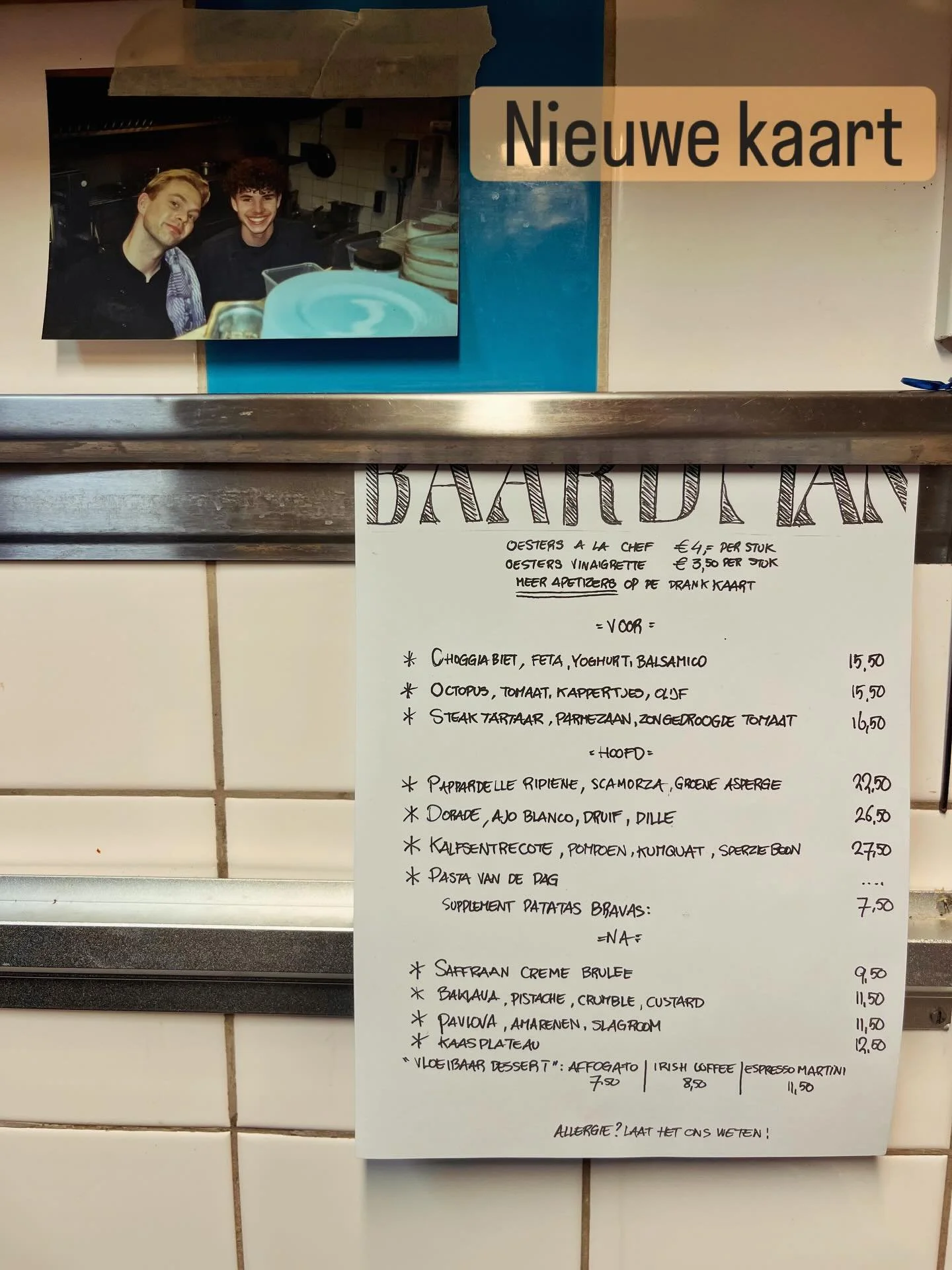 We hebben een nieuwe kaart, kijk de jongens is trots zijn. Dus kom snel proeven. #restaurantbaardman #theresiastraat #echtlekker #newmenu #thehaguehotspot