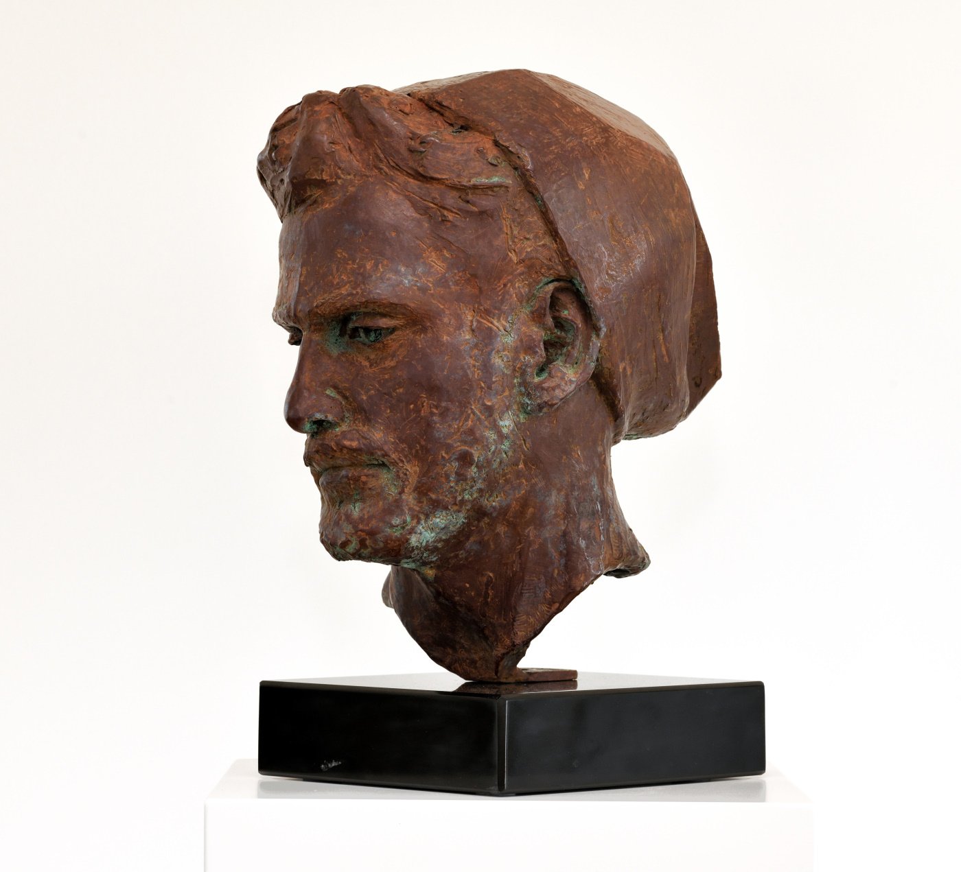 H 32 x W 20 x D 27cm – Bronze