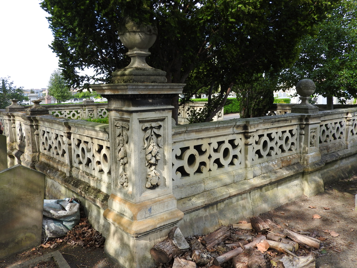 Seeking to trace descendants of the Nathan Neville Family