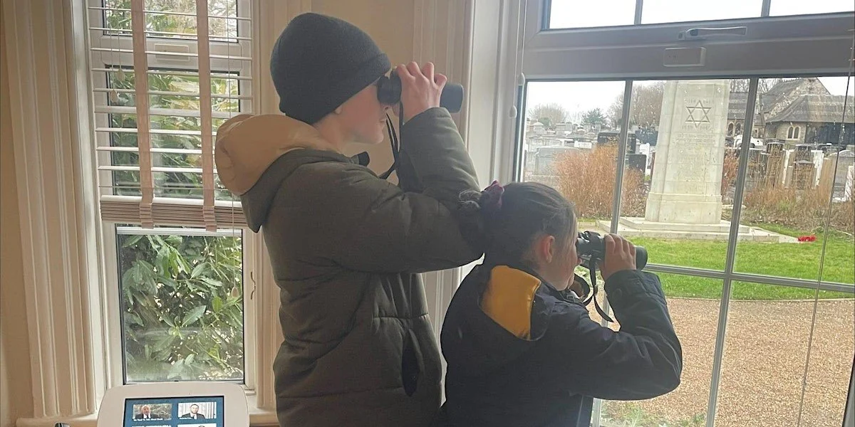 Birdwatch at Willesden Jewish Cemetery