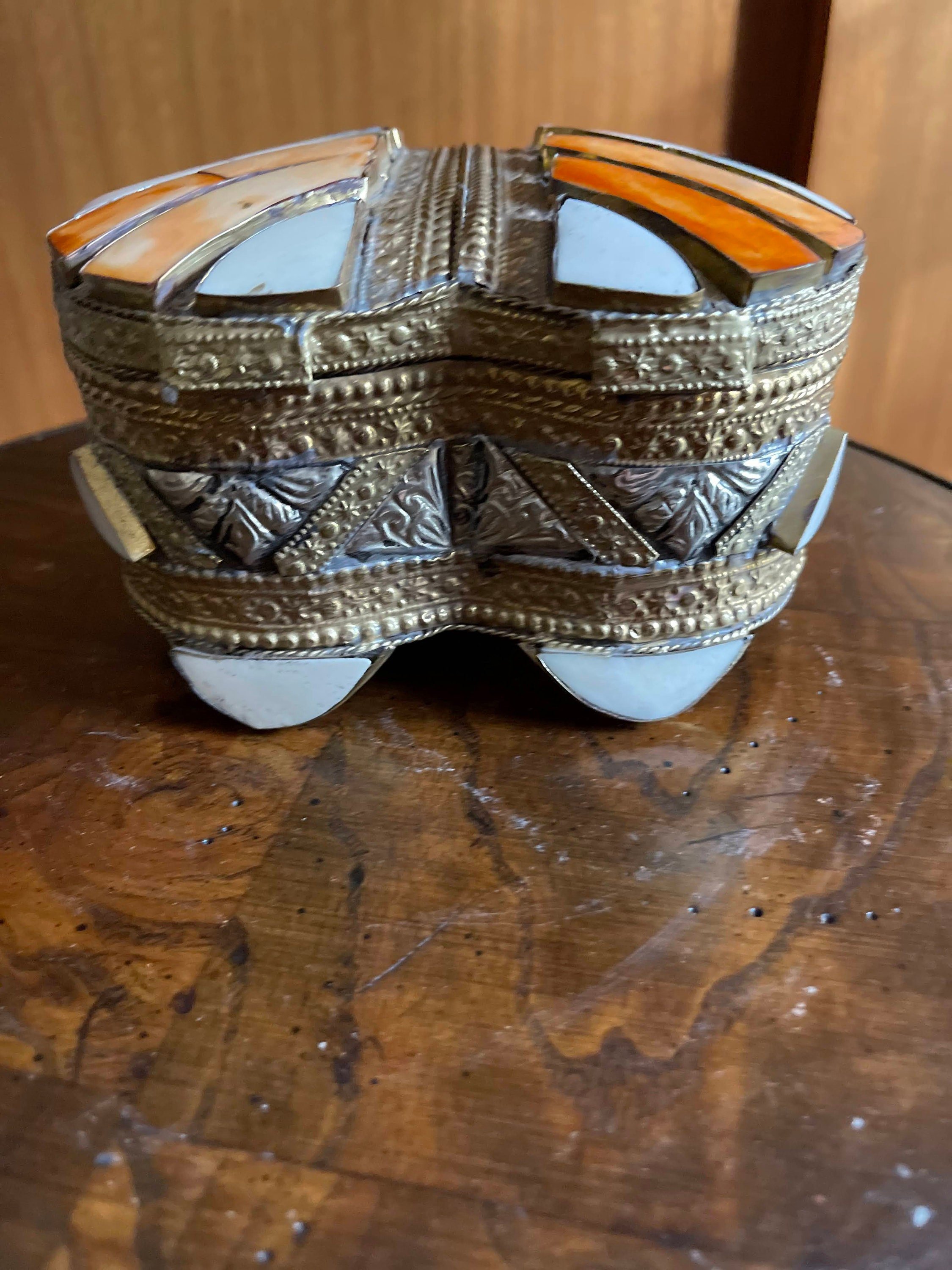 https://i.etsystatic.com/26405578/r/il/fc6395/3702874782/il_fullxfull.3702874782_8cla.jpg