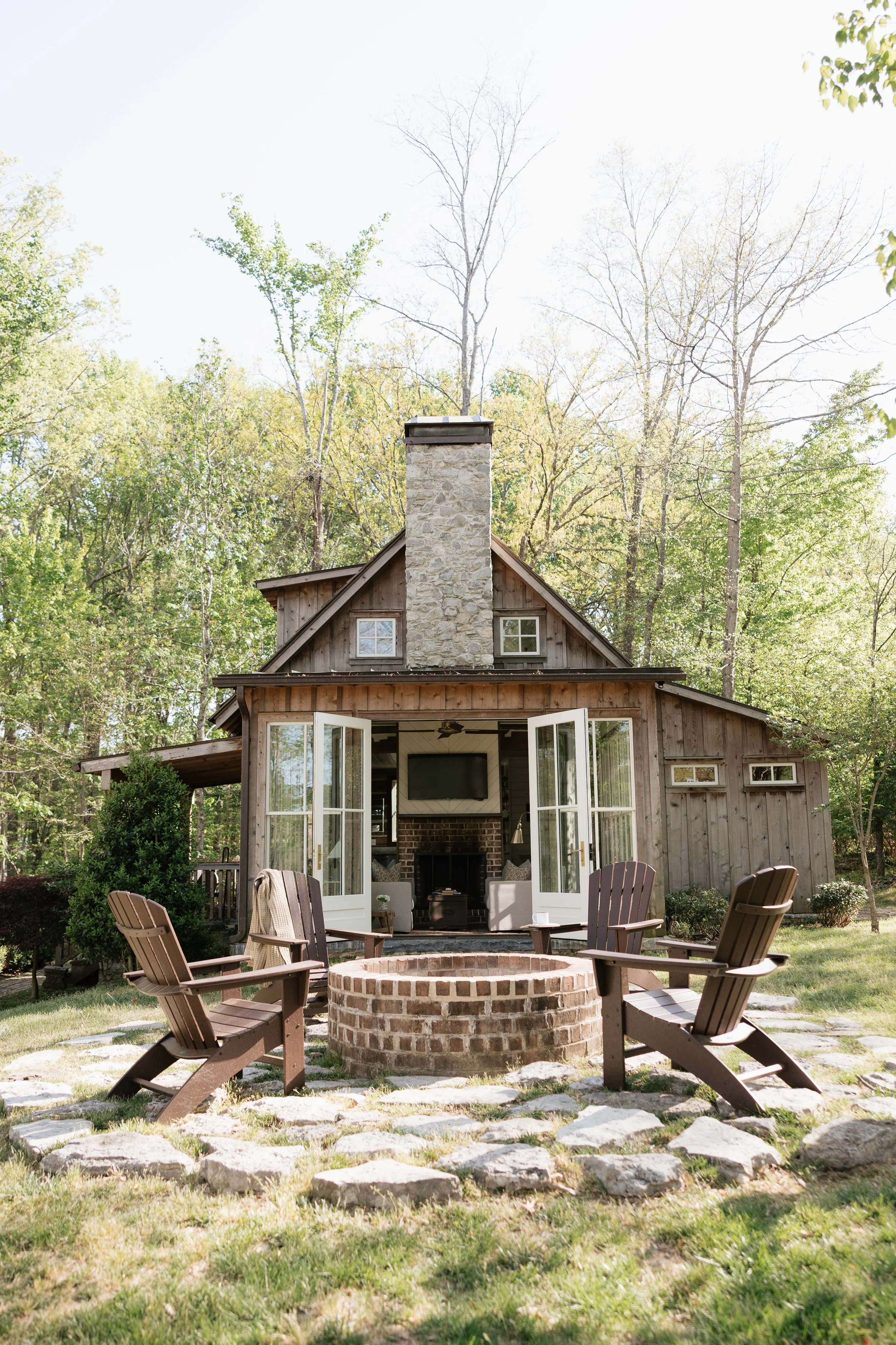      

 
   Why Travelers Choose Home and Hill  Whether you're visiting Cookeville for a weekend getaway, a work assignment, a family relocation, or an extended stay,  where you stay matters.  Travelers today want  more  than a place to sleep—they wa