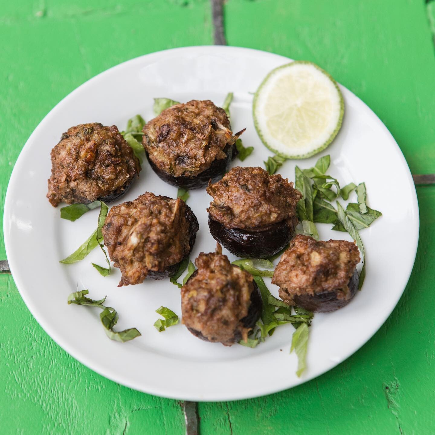 Stuffed mushrooms a yummy app to take to a holiday party, as you can make them in advance. They are delicious, and always a hit!

I like using crimini mushrooms, or portobellos. 

✔️Remove the stems, chop them up and mix with sliced scallion, minced 