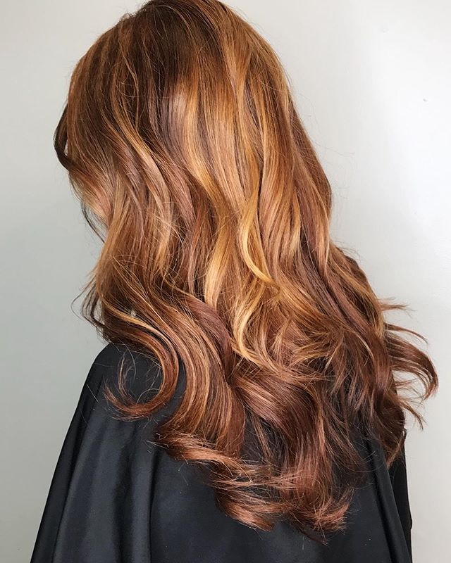 Are you falling in love with this hair color? 🍂✂️