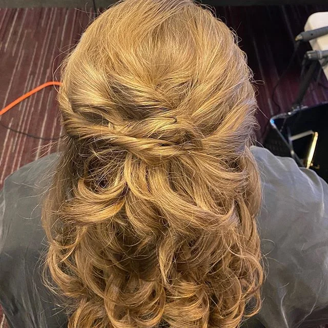 A couple of pictures from yesterday&rsquo;s wedding party❤️ They were such a joy to work with, simply amazing. #updos #specialoccasions #northshorestylist @empowerbeautyco