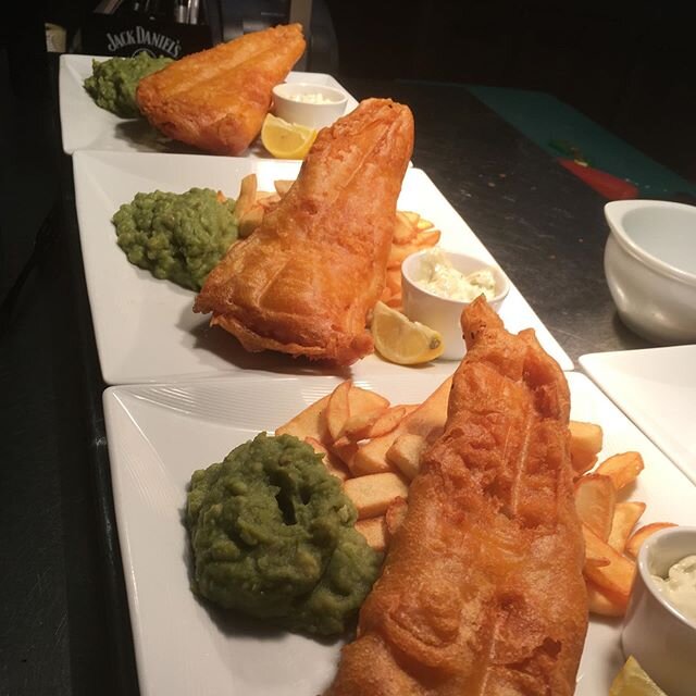 St Austell Brewery Ale battered Cod &amp; chips 🐟 Served with Homemade mushy peas &amp; homemade Tartare Sauce ! Eat in or Takeaway ! 
#staustellbrewery #fishnchips #properjob #safekitch