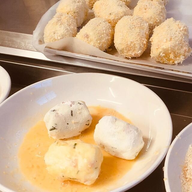 Up bright and early in the Safe kitchen today ,  creating delicious starters for our Fowey Food Week Menu ! 
We Are Cuba 🇨🇺 #safekitch #foweyfoodweek #staustellbrewery #cuba #foodpassport #fowey #kernow