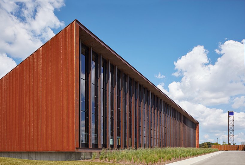 trumpf-smart-factory-steve-hall-designboom-3.jpg