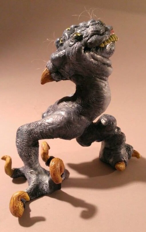 The Rah'Yerán - creature sculpture: airbrushed super sculpey