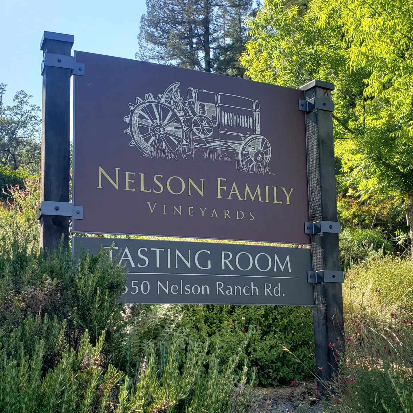 Harvest Host stop for a night. In  Ukiah, California at Nelson Family Vineyards. If your ever in the Ukiah, California wine country check out this sprawling vineyard. We love using our HH membership its a great supplement to our travel planning. We f
