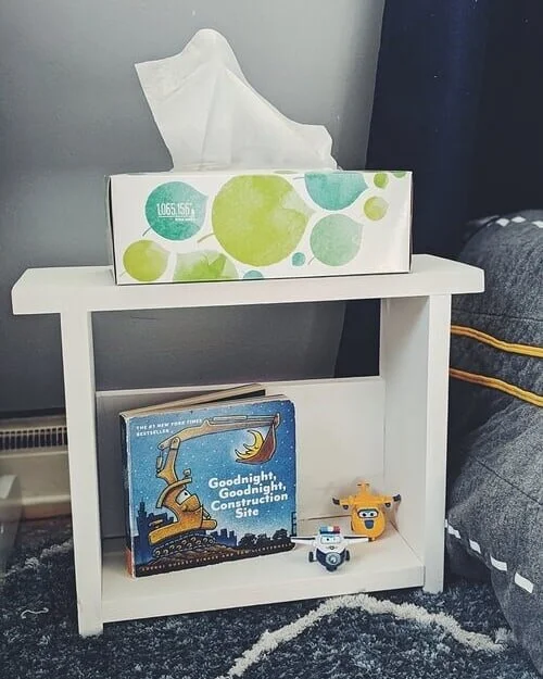 I DIY'd this little nightstand and wanted to share because it's perfect next to toddler floor beds and in small spaces. Details on the blog. 🌃😴 I also included some of my son's favorite books. 🚛📚
.
.
.
#montessori 
#montessorifloorbed 
#diymontes