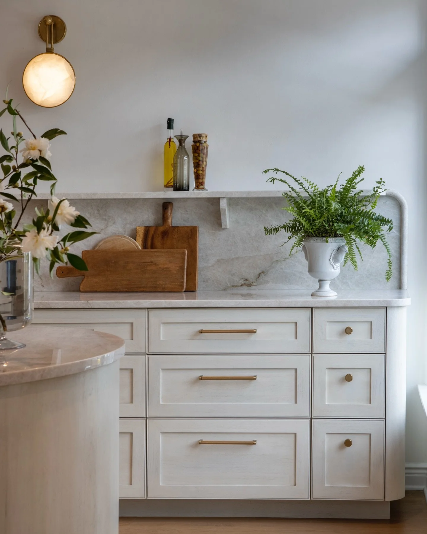 Your story, thoughtfully designed...

Design begins by listening.
We immerse ourselves in your story, your goals, and how you live. Translating those details into spaces that feel personal, intentional, and truly like home.

📸 : @tomgrimesphotograph