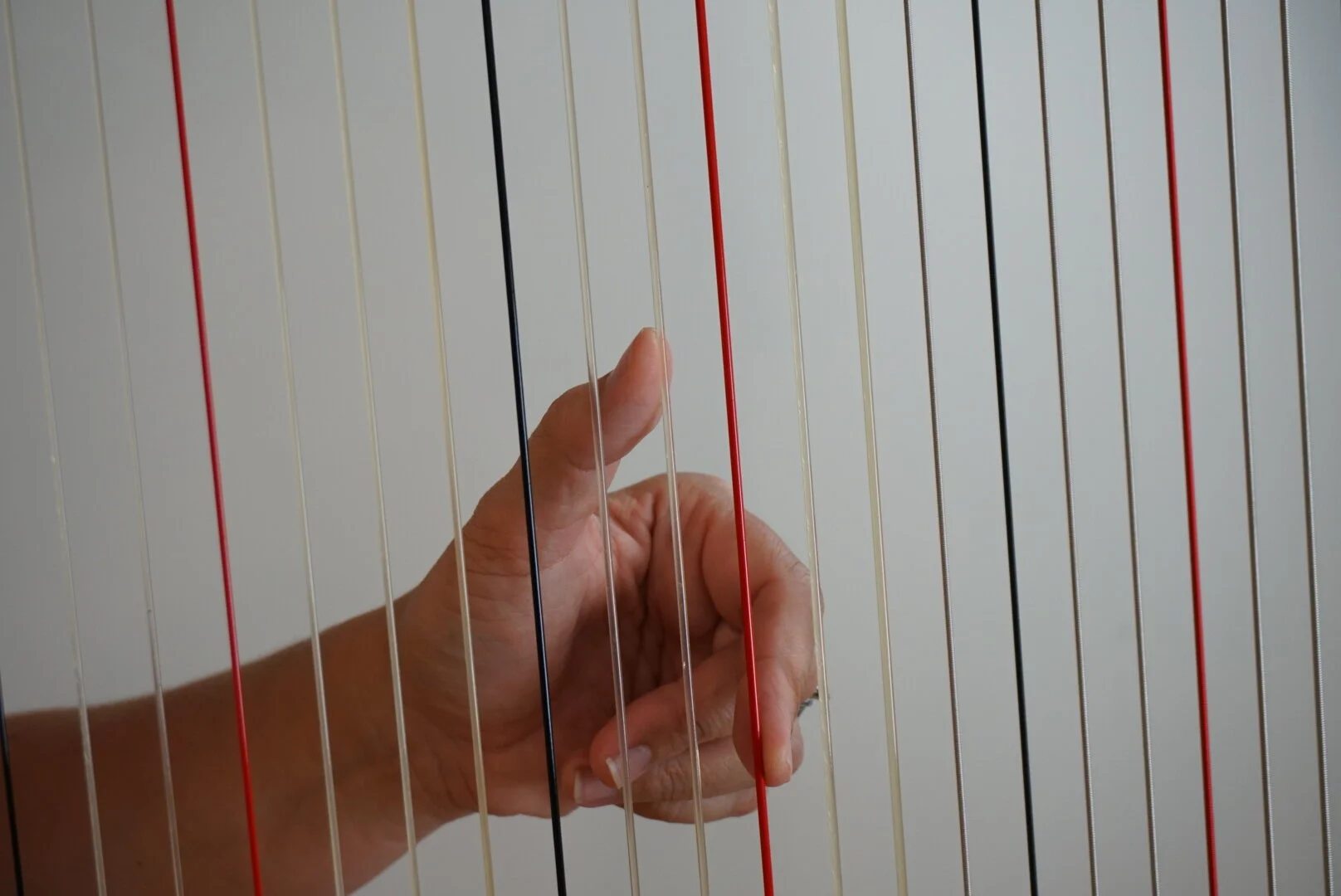 Anchored Playing, Left Hand, 2nd finger with thumb anchored